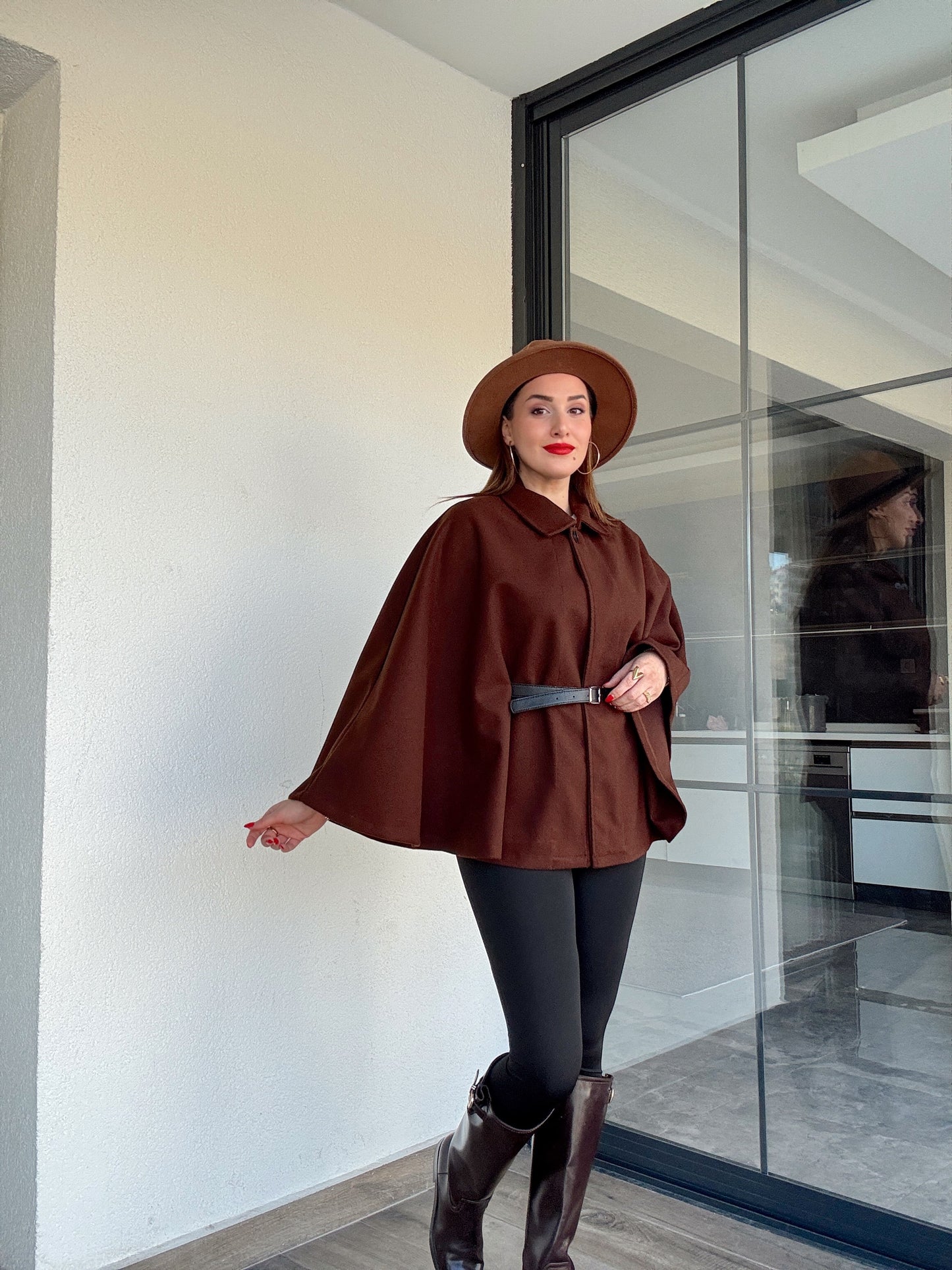 Yakalı kemerli panço kahve