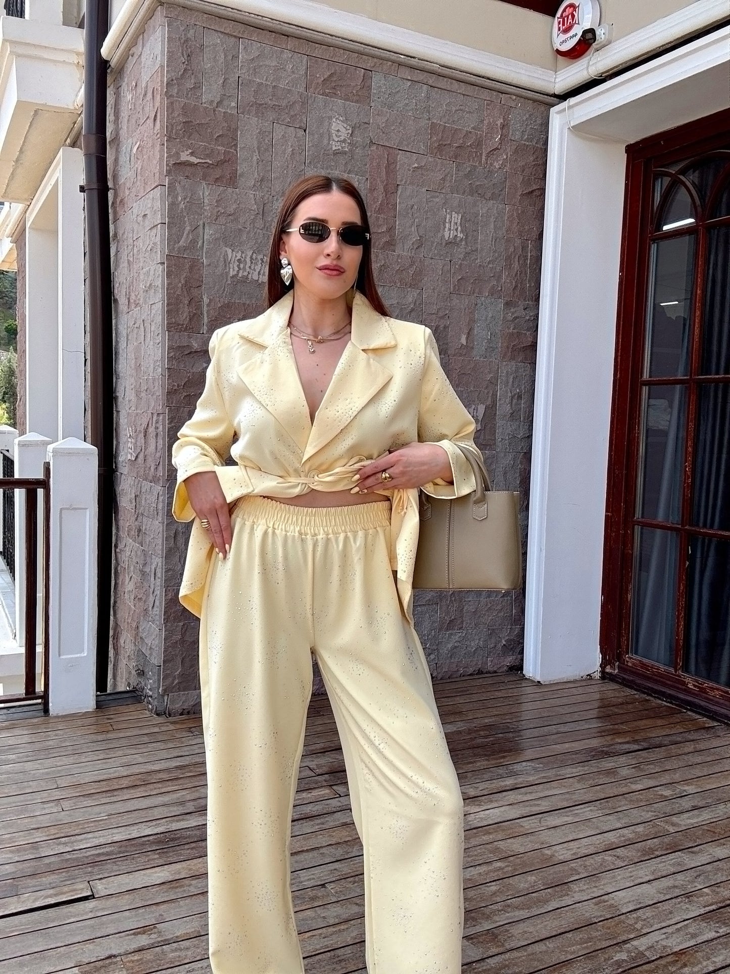Taş işleme detaylı ceket pantolon takım SARI