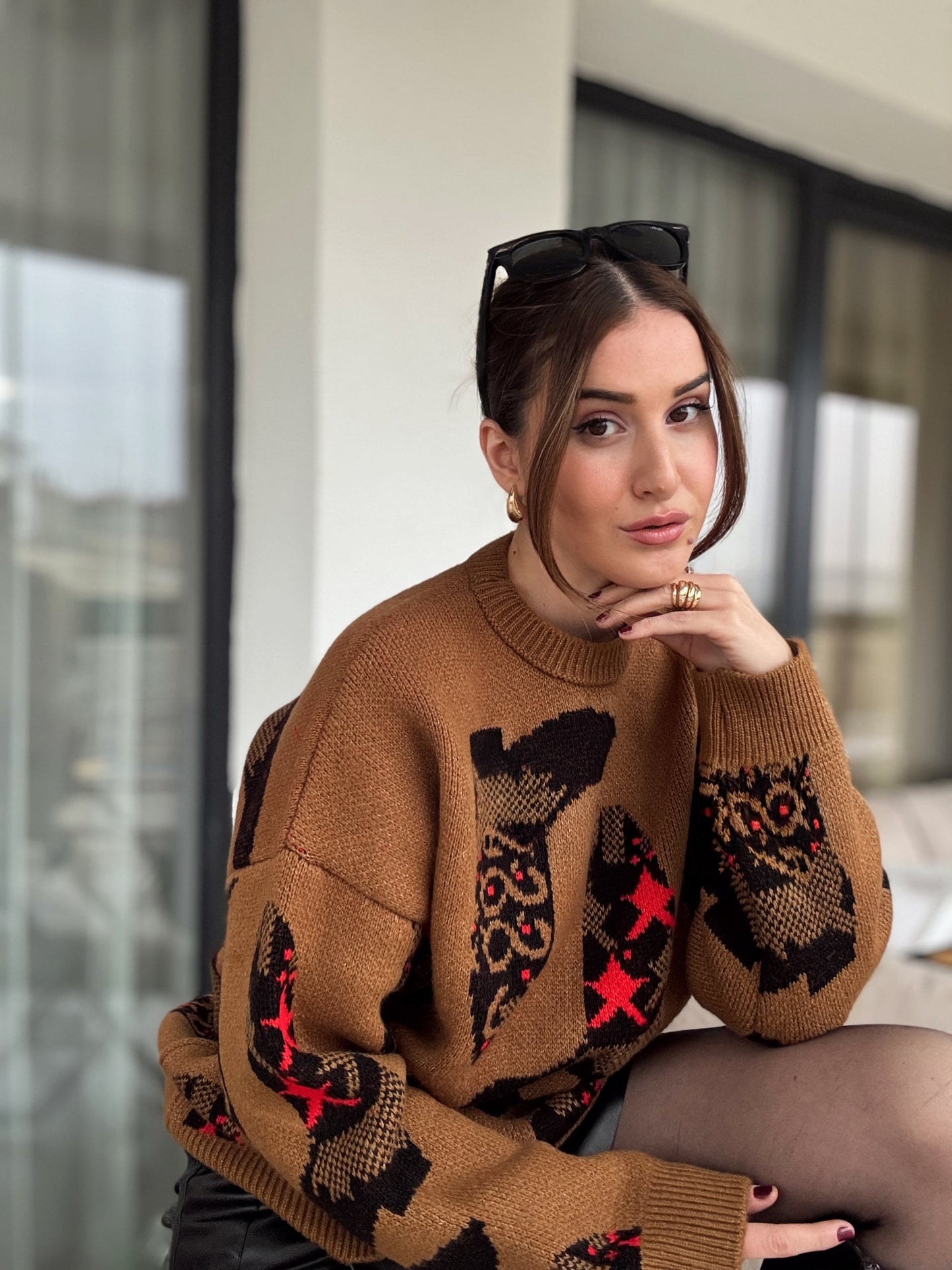 Çizme Desenli Kazak - KAHVERENGİ