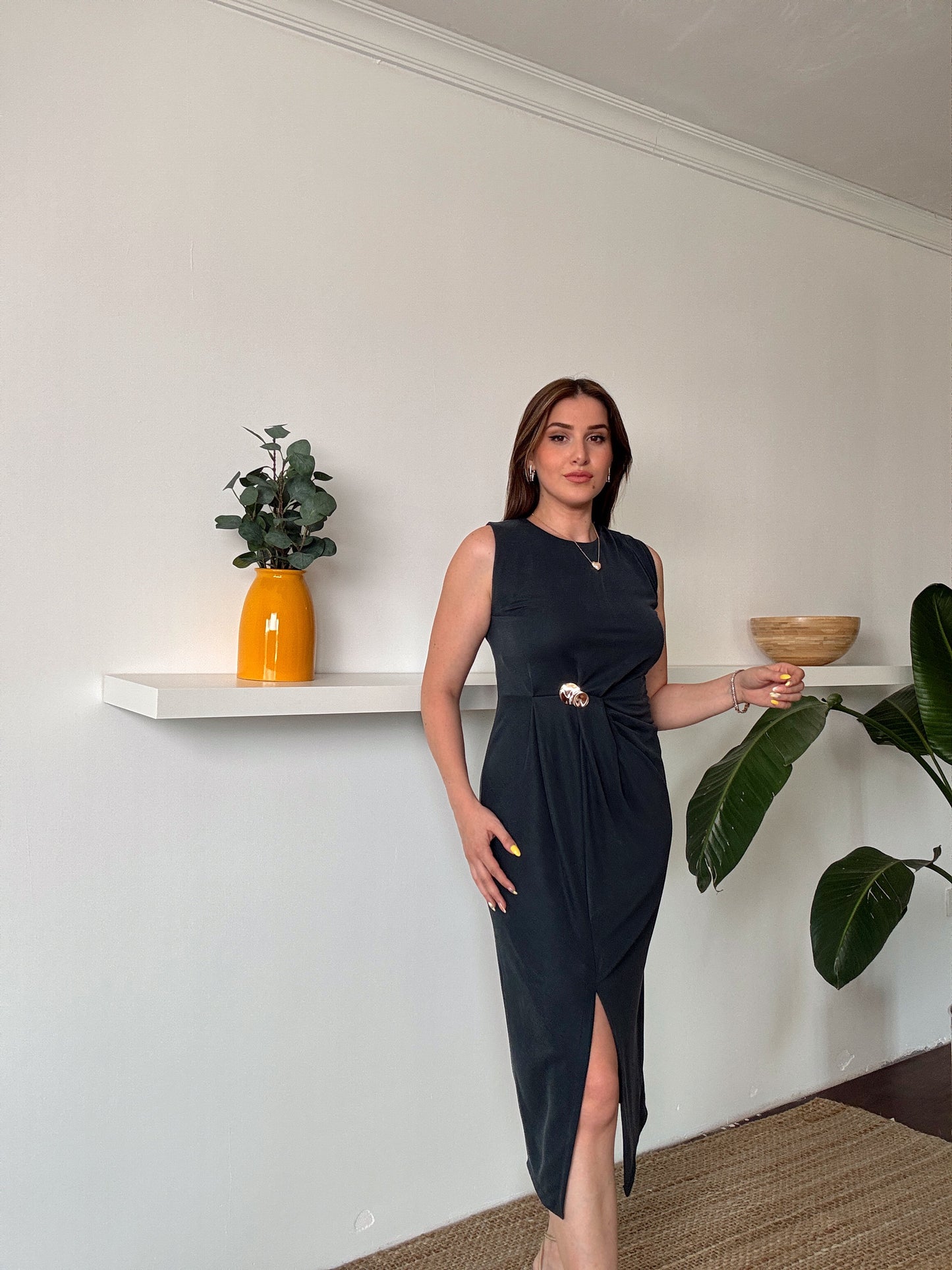 GOLD Toka detaylı ön büzgülü modal elbise FÜME