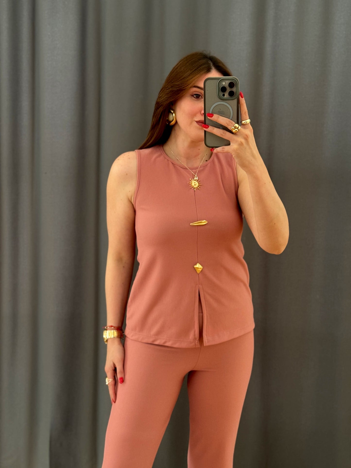 Düğmeli Aksesuarlı Takım Pudra