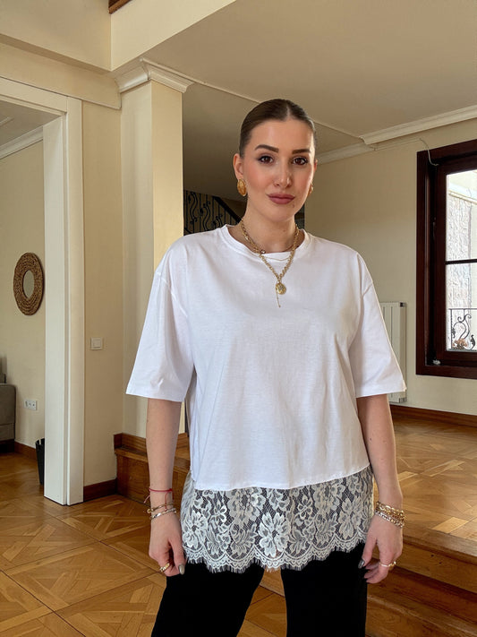 Eteği dantelli Tişört Beyaz