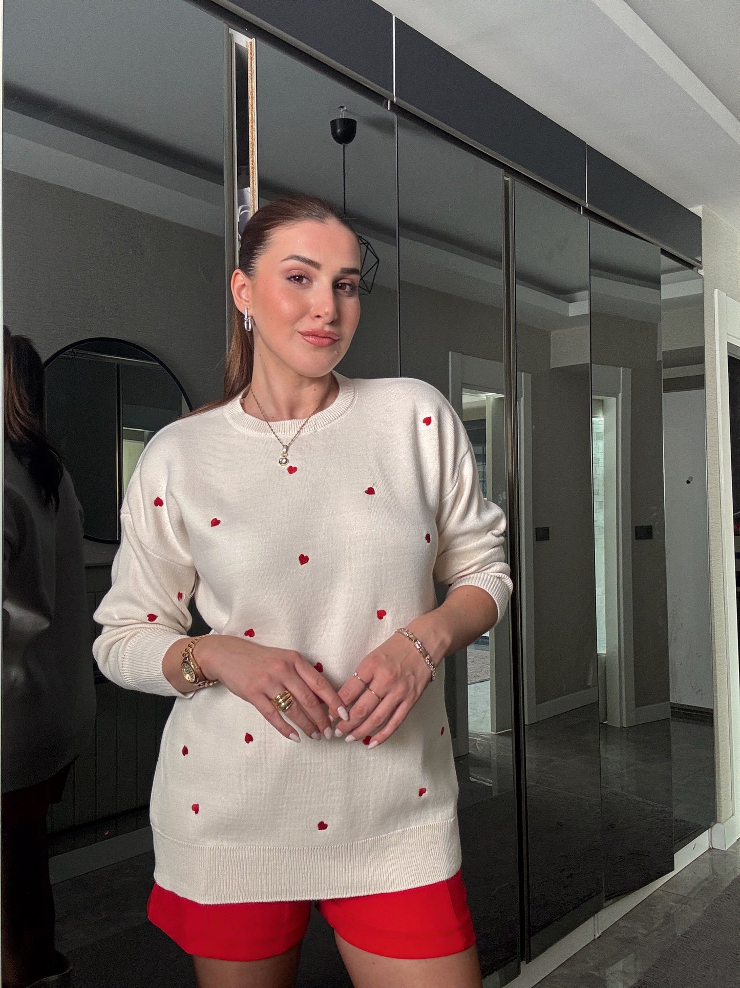 Minimal Kalp İşlemeli Triko Kazak Latte