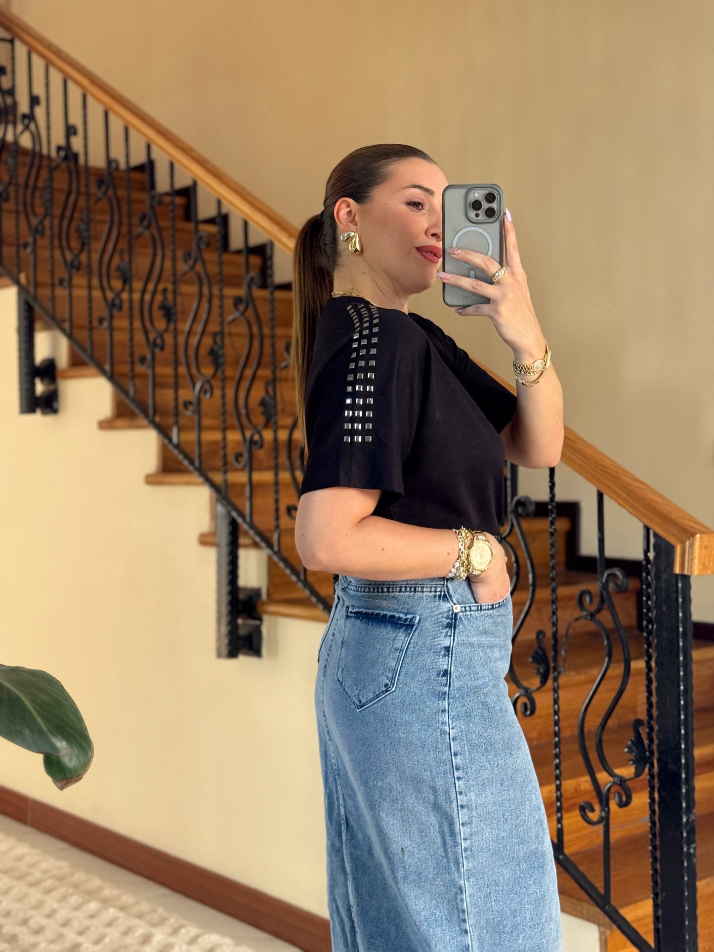 Omuz taşlı modal tişört SİYAH