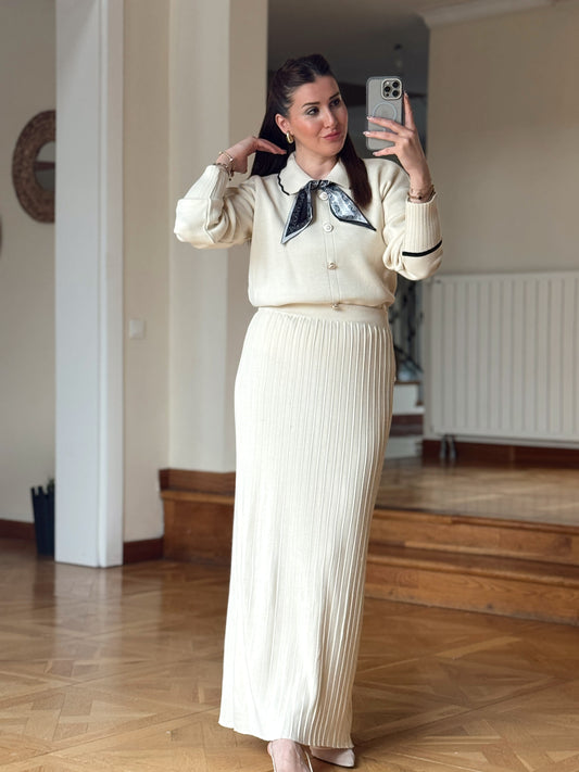 Fular detay aksesuarlı triko takım Bej