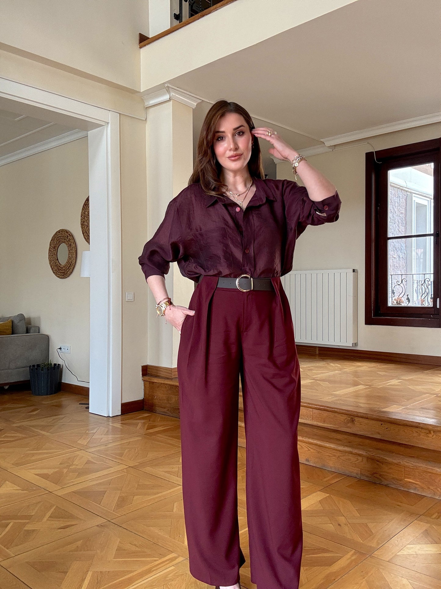 Piliseli detaylı kemerli pantolon Bordo