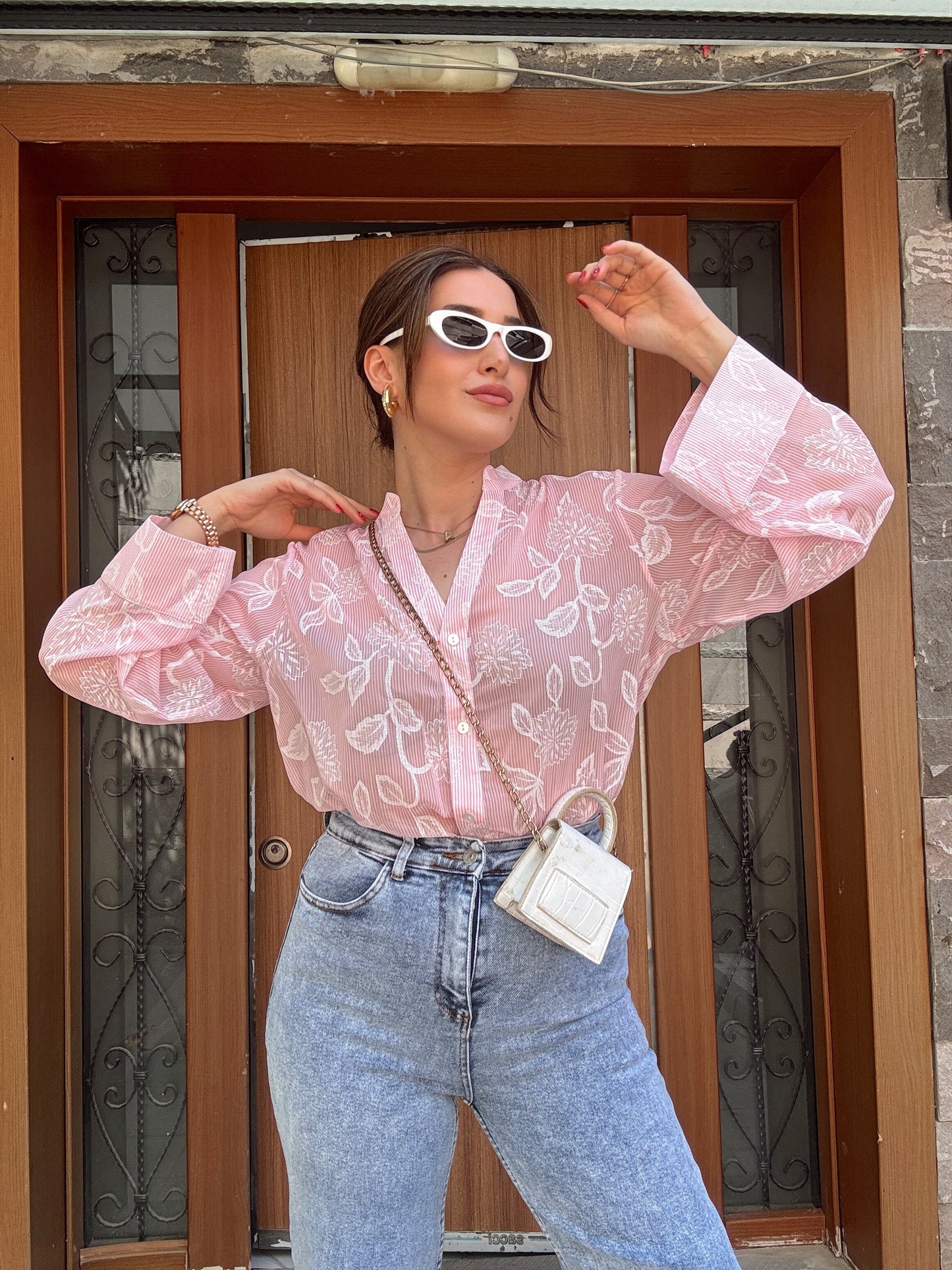 Yaprak detaylı transparan gömlek PEMBE