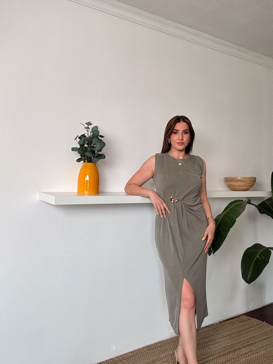 GOLD Toka detaylı ön büzgülü modal elbise HAKİ