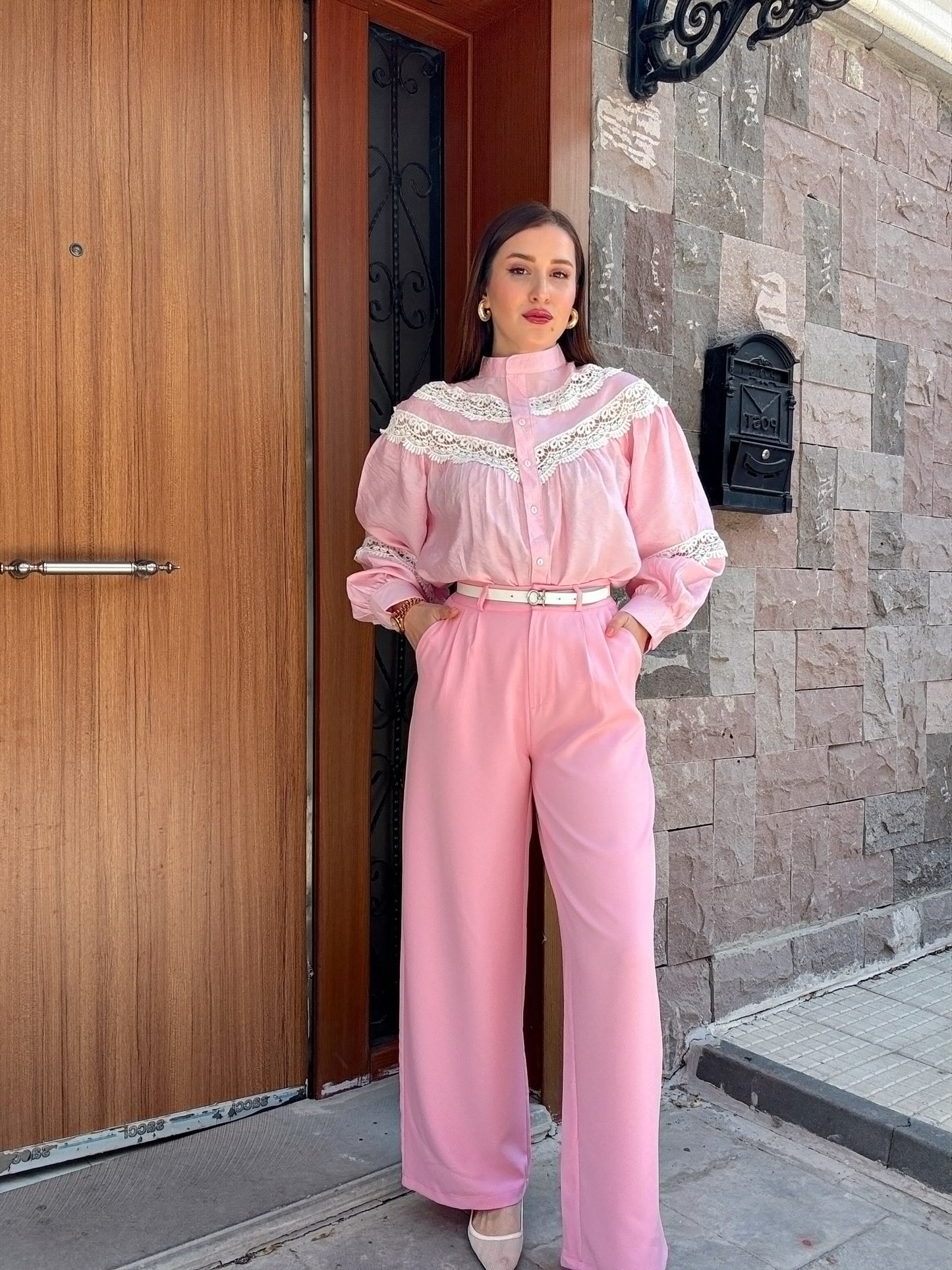 Güpür işlemeli hakim yaka gömlek -PEMBE