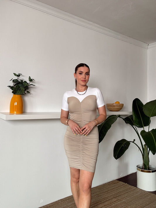 Kalp yaka sandy kumaş elbise VİZON