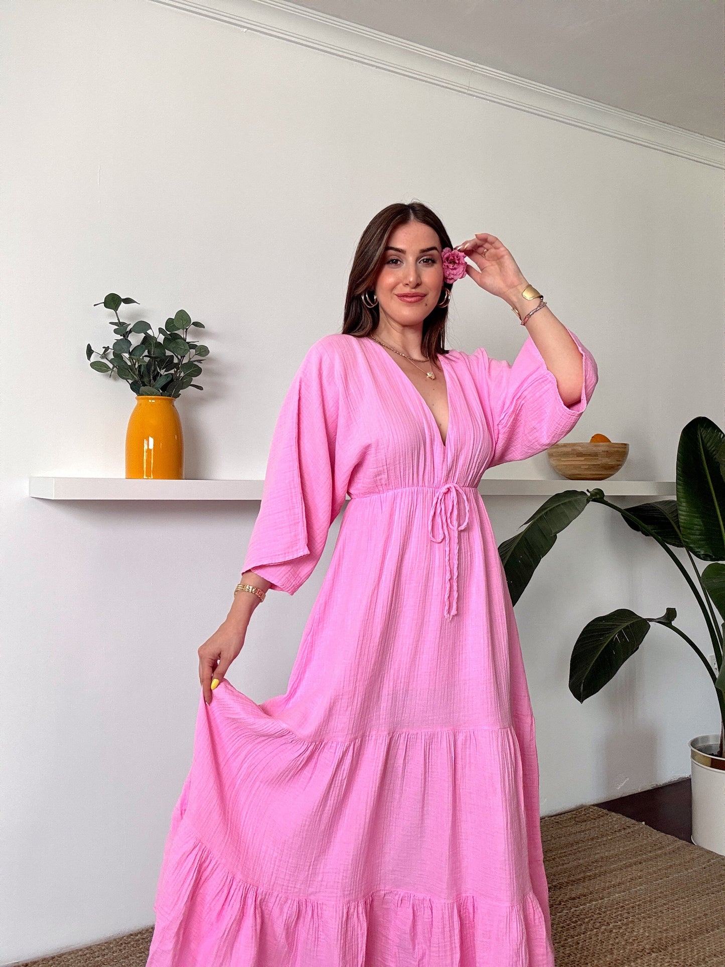V dekolte detay yarasa müslin elbise PEMBE