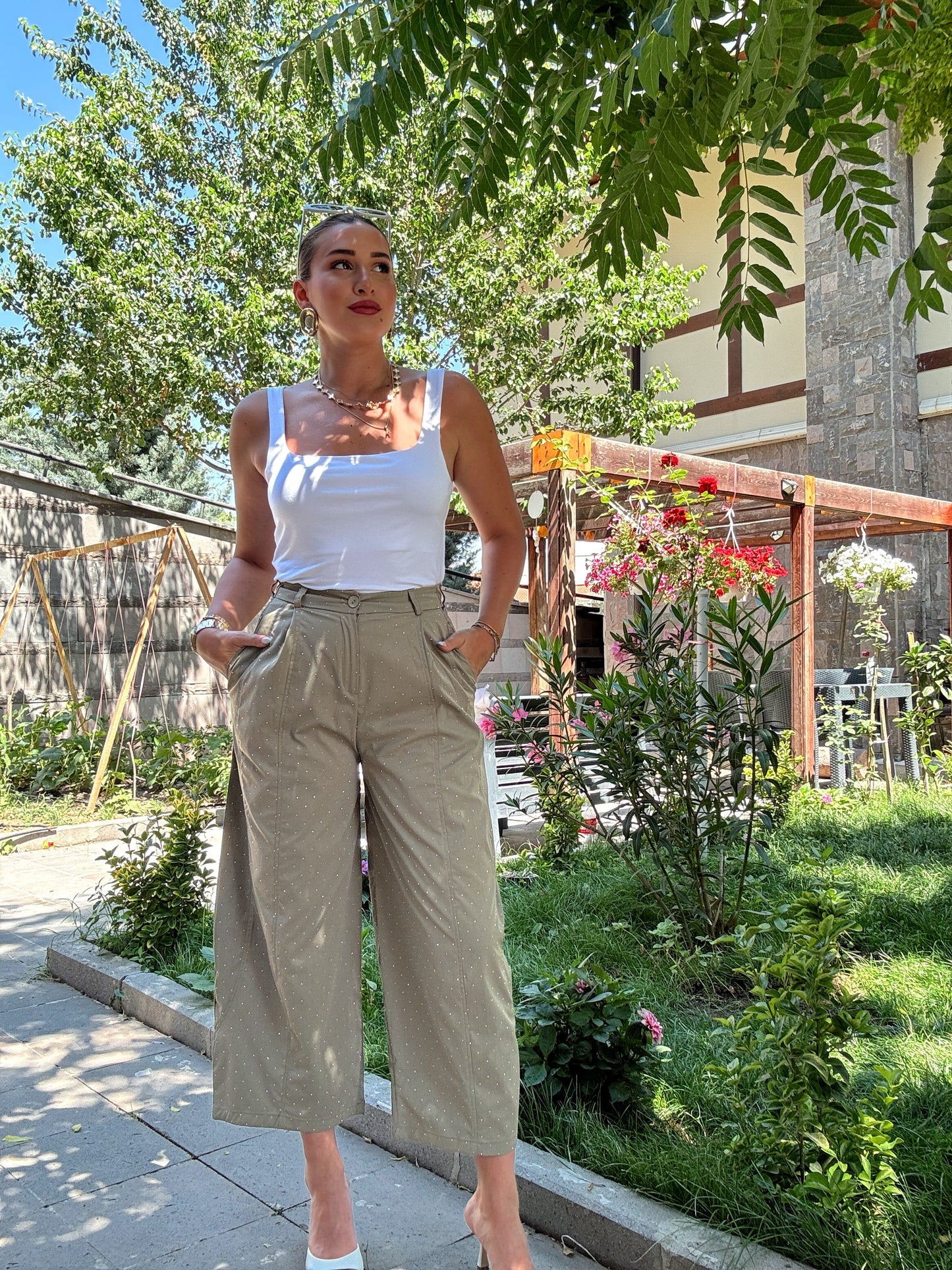 Taşlı arka bel lastikli bilek boy pantolon Haki
