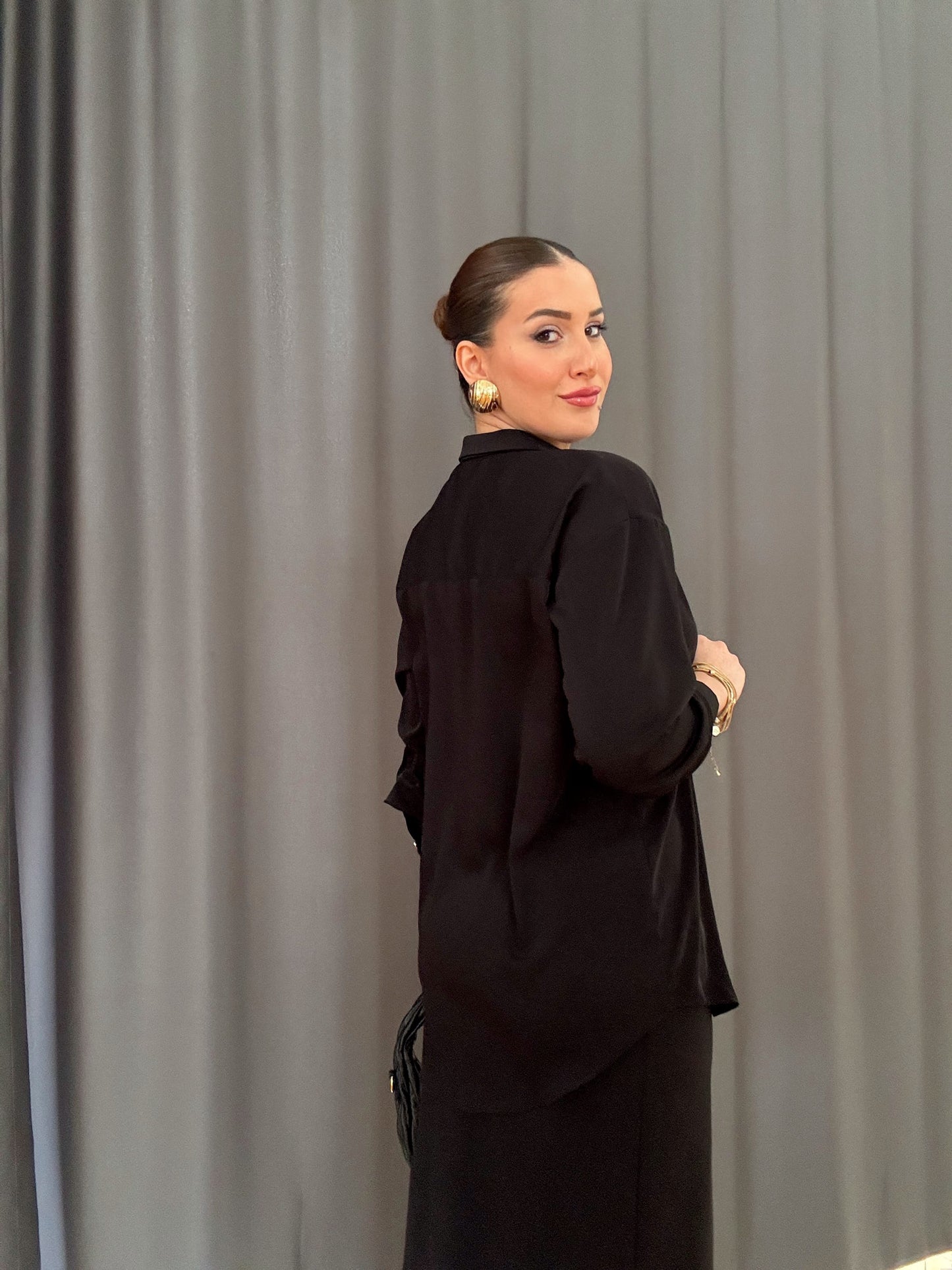 Geniş Manşetli Gömlek - SİYAH