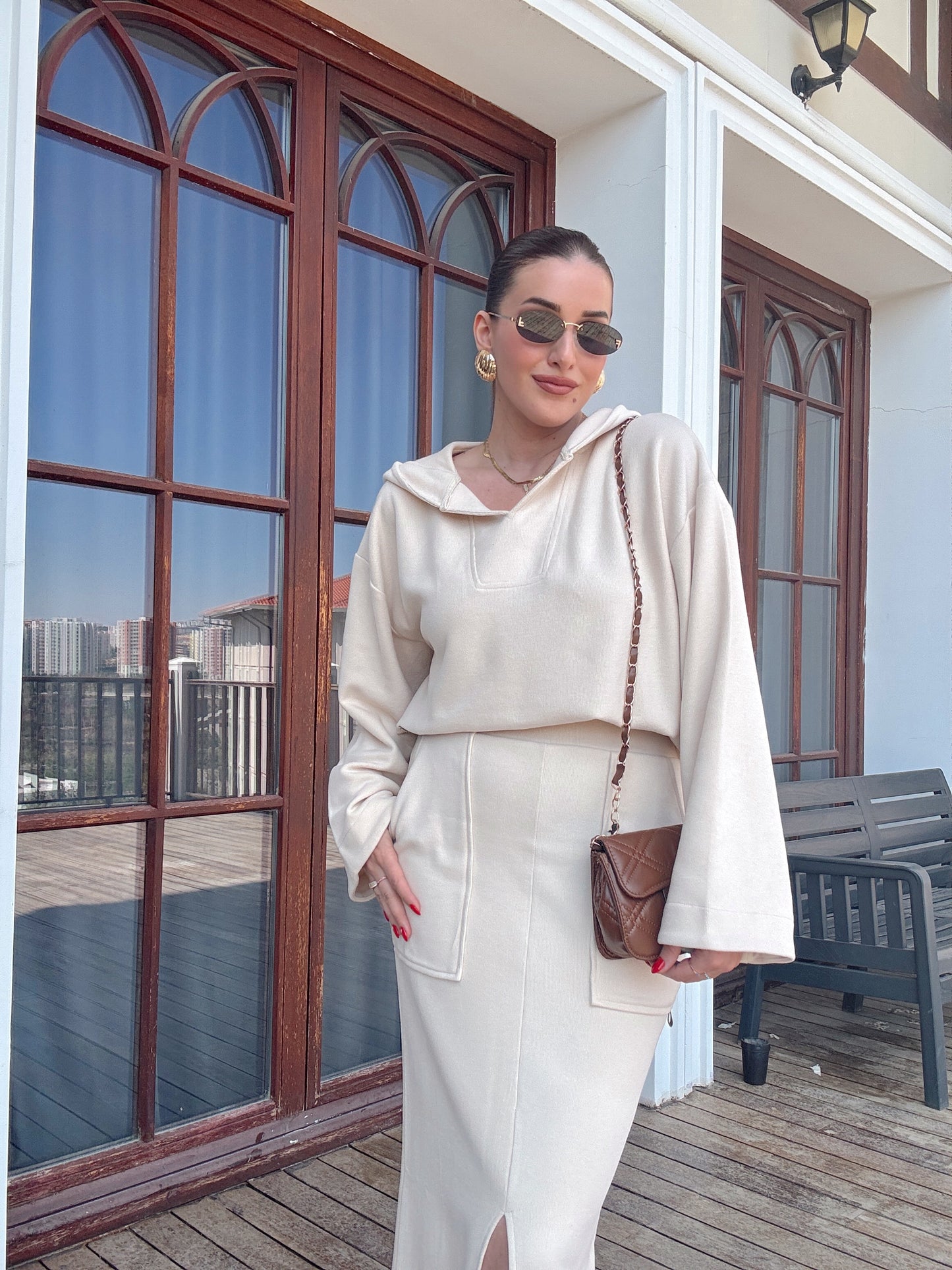 V yaka Kapüşonlu Yırtmaçlı etek takım bej