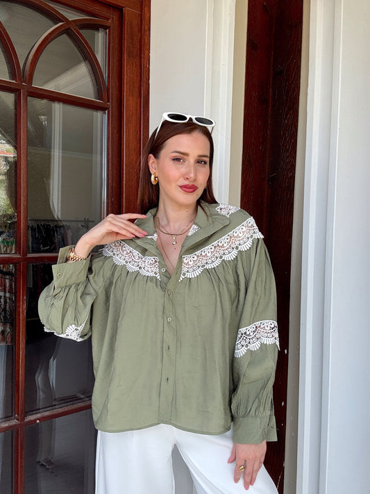 Güpür işlemeli hakim yaka gömlek -HAKİ