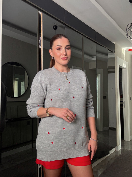 Minimal Kalp İşlemeli Triko Kazak Gri