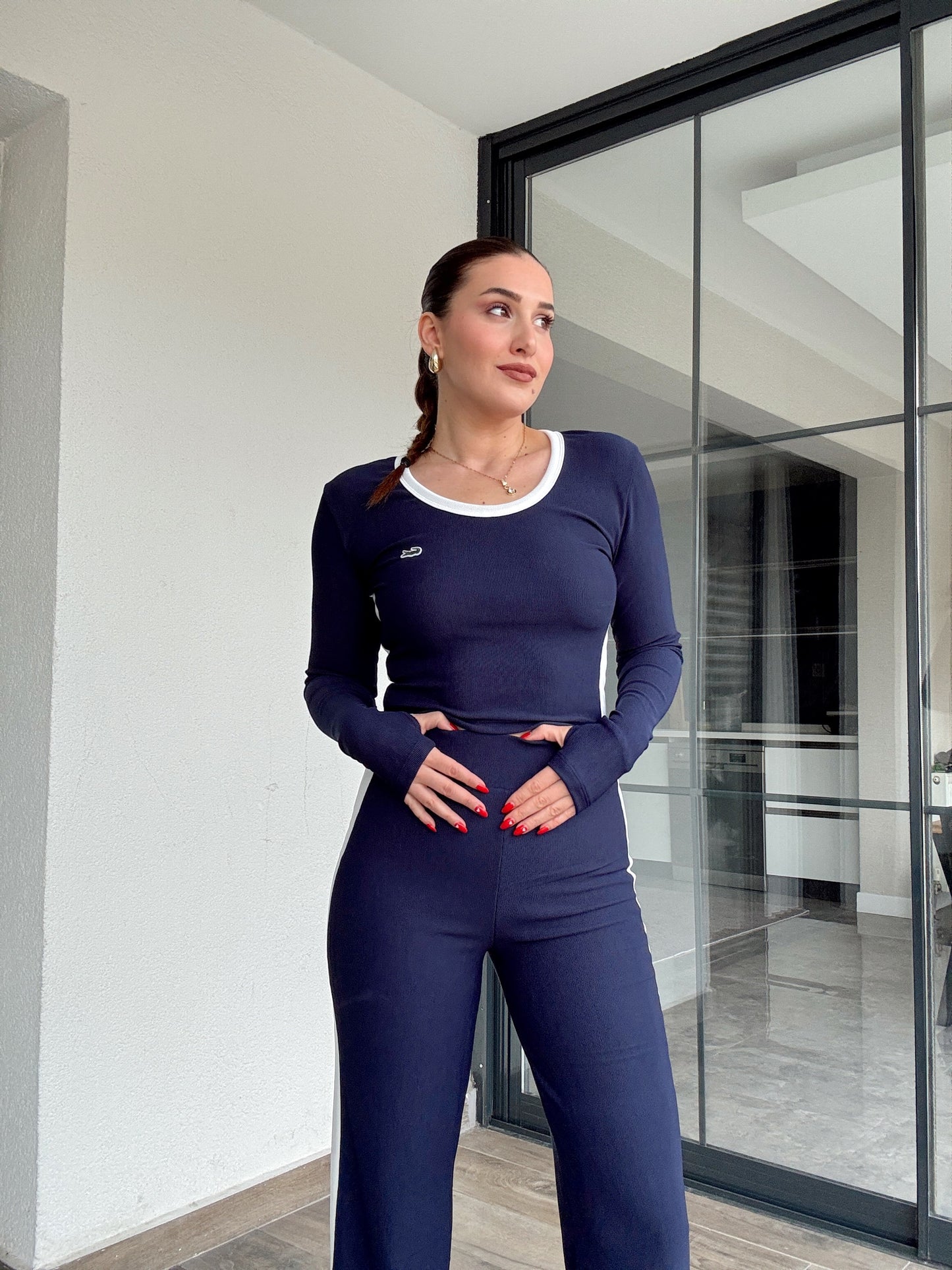 Parmak geçmeli oval yaka nakışlı takım Lacivert