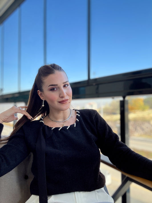 Yaka inci detaylı SİMLİ kazak SİYAH