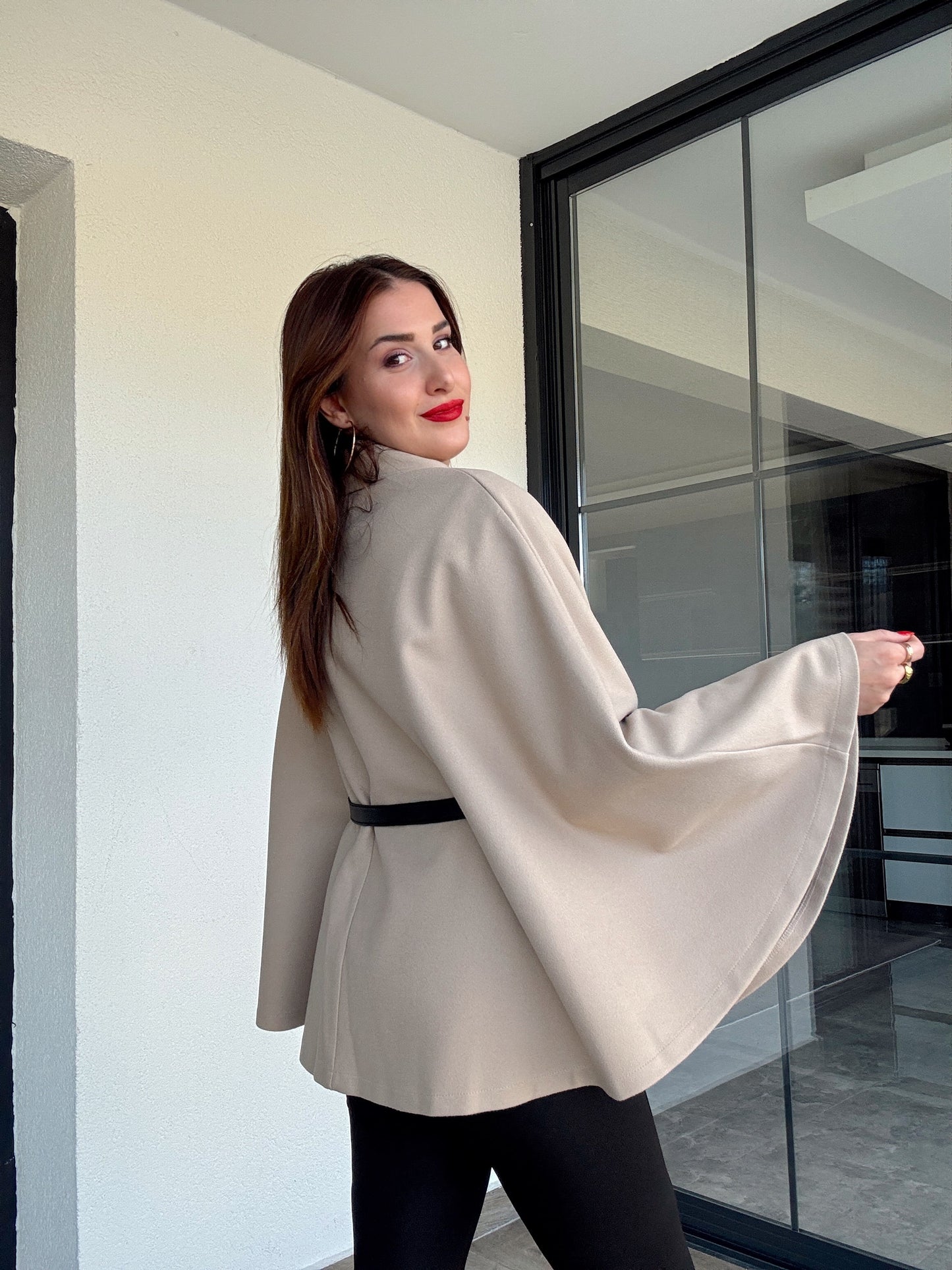 Yakalı kemerli panço taş