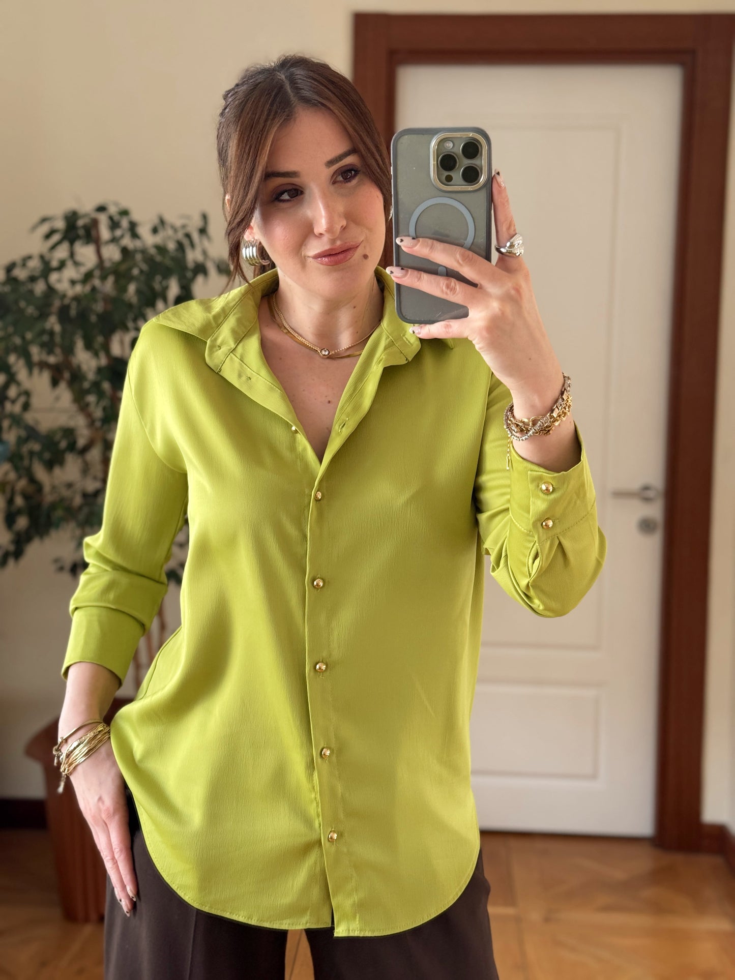 Gold düğme Detaylı Saten Gömlek-YAĞ YEŞİLİ