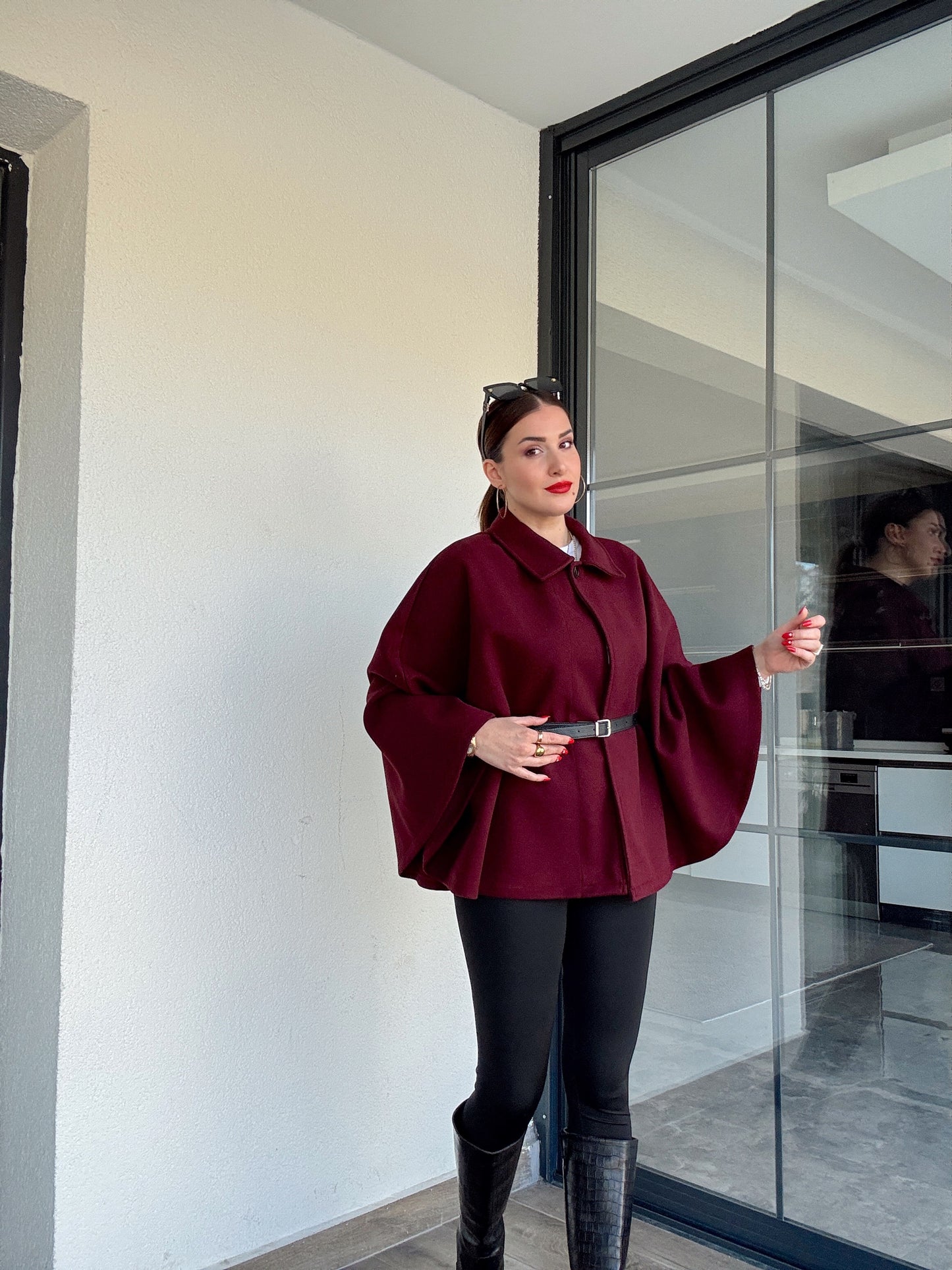 Yakalı kemerli panço bordo