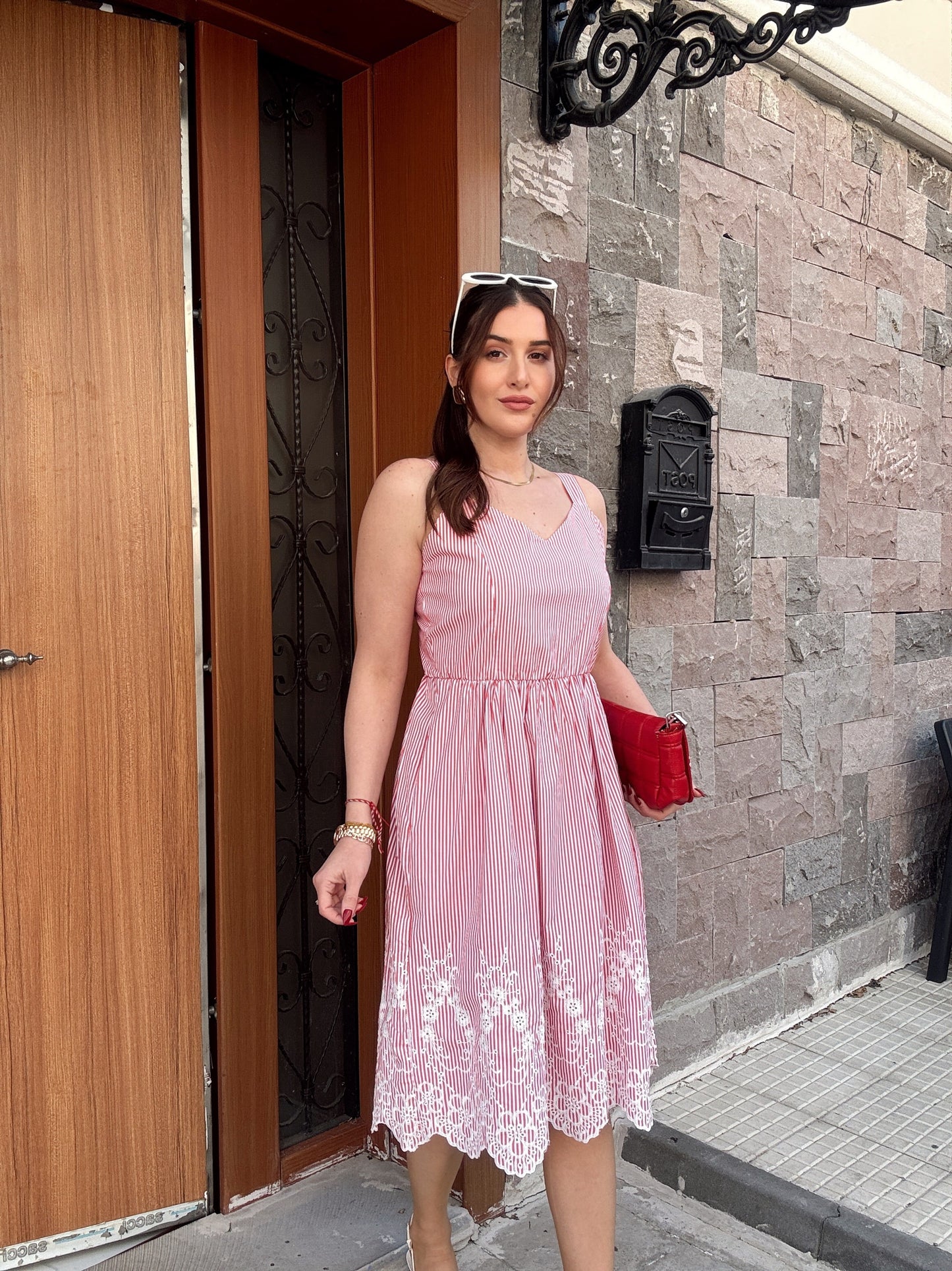 Güpür işleme detaylı çizgili elbise KIRMIZI
