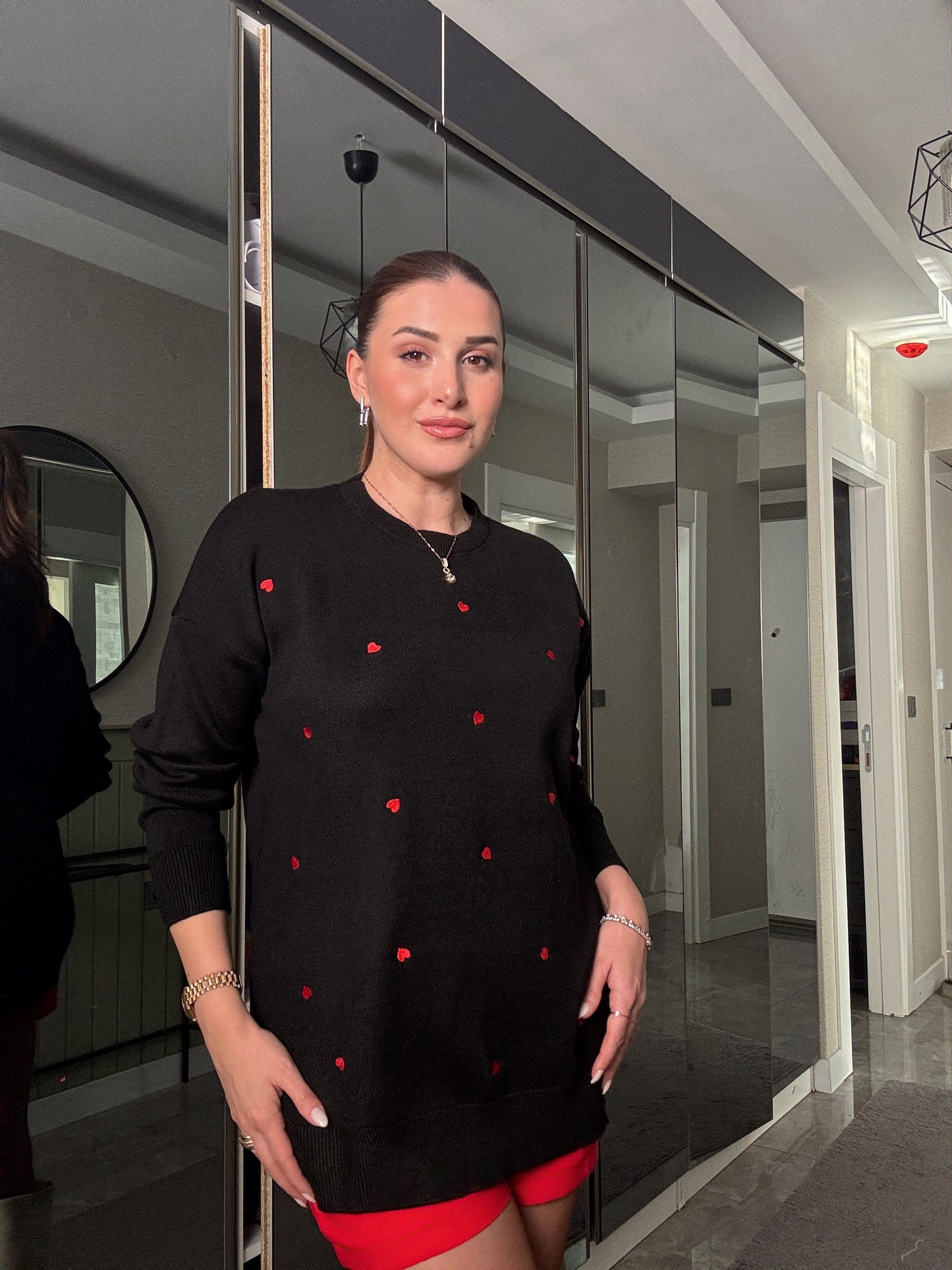 Minimal Kalp İşlemeli Triko Kazak Siyah