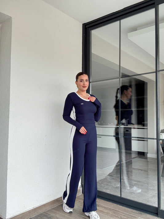 Parmak geçmeli oval yaka nakışlı takım Lacivert