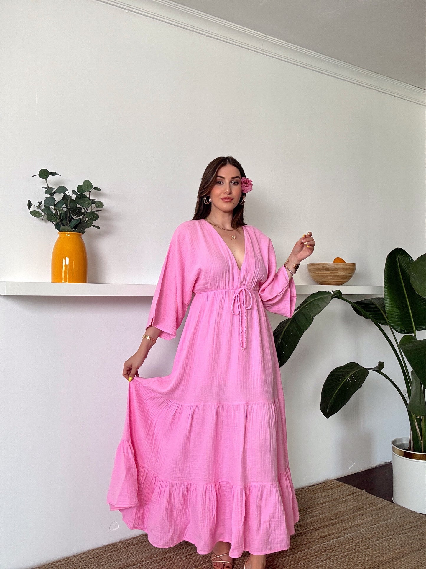 V dekolte detay yarasa müslin elbise PEMBE