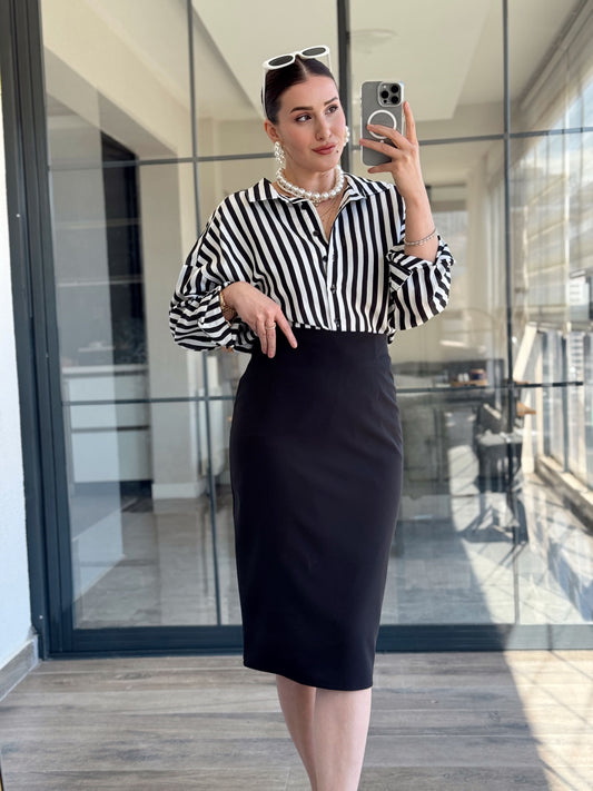 Arkadan Yırtmaçlı Etek - SİYAH