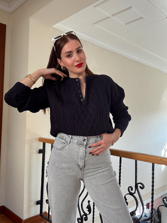 SAÇ ÖRGÜLÜ DÜĞMELİ BLUZ LACİVERT