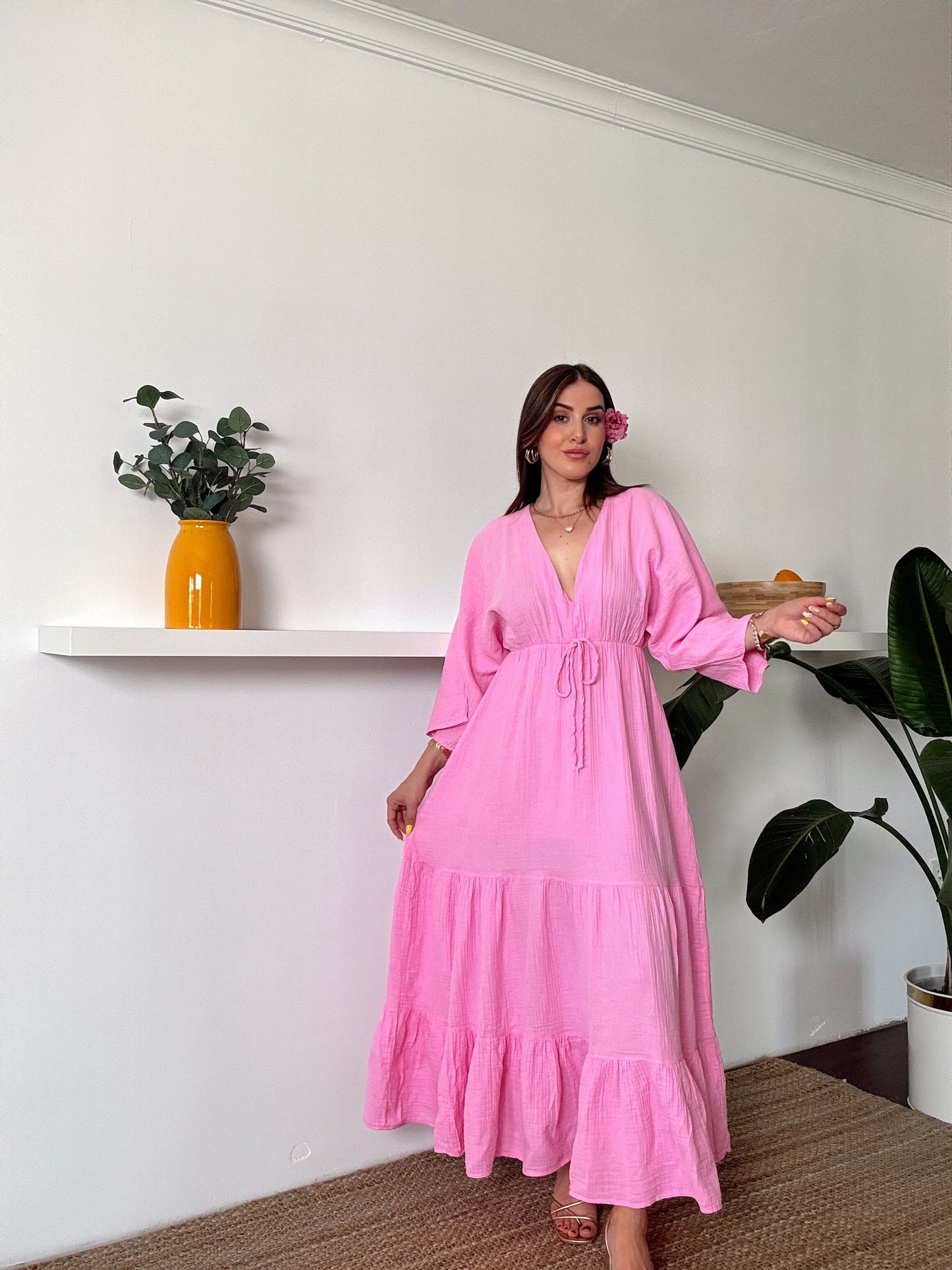 V dekolte detay yarasa müslin elbise PEMBE