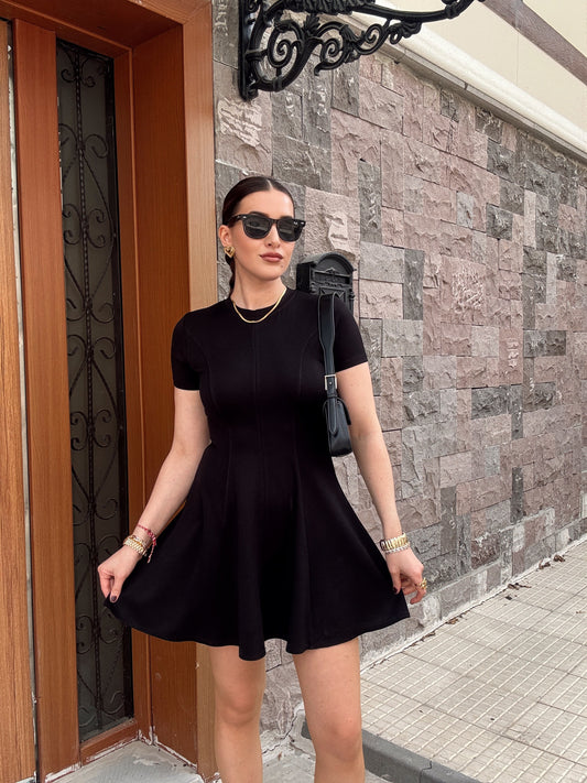 Biyeli volanlı basic elbise SİYAH