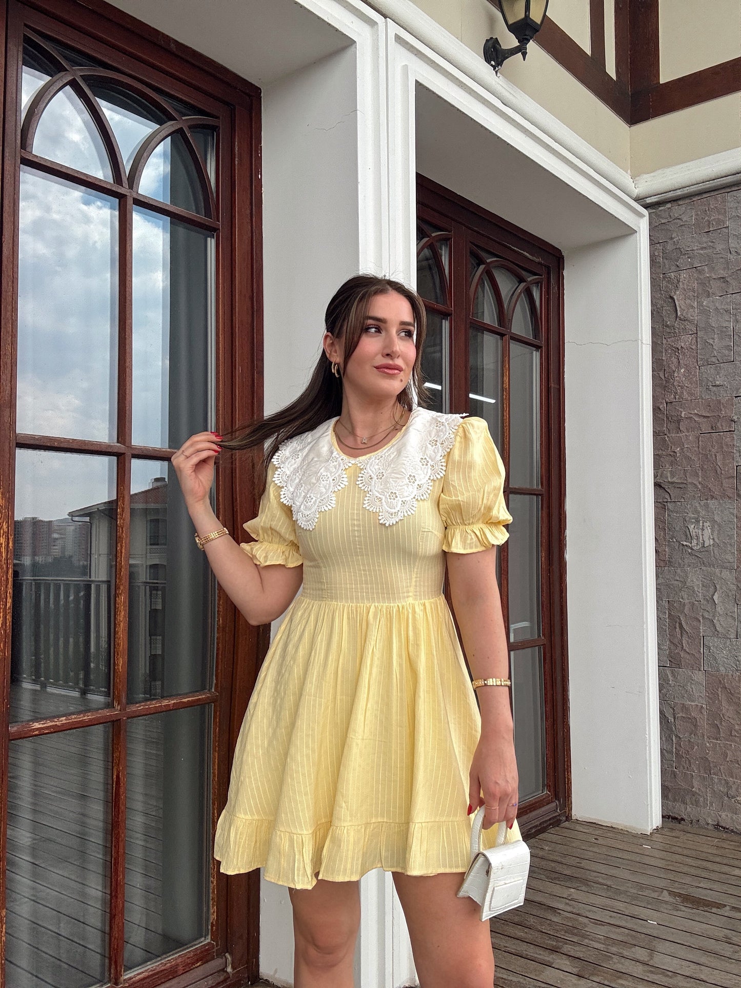 Güpür yaka detaylı keten elbise SARI