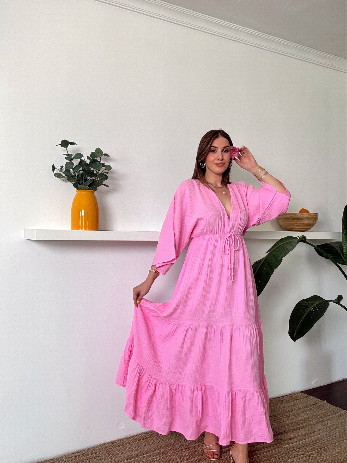 V dekolte detay yarasa müslin elbise PEMBE