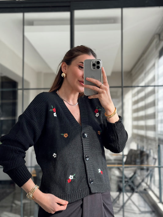 Çiçek işlemeli triko hırka SİYAH