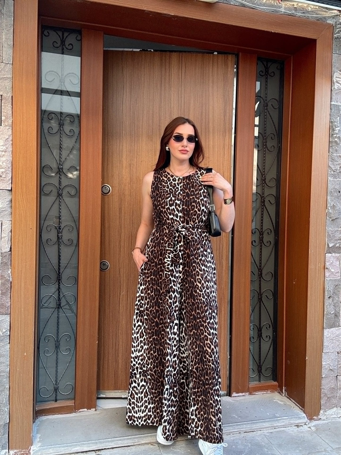 Sırt fermuar detaylı kuşaklı tulum LEOPAR