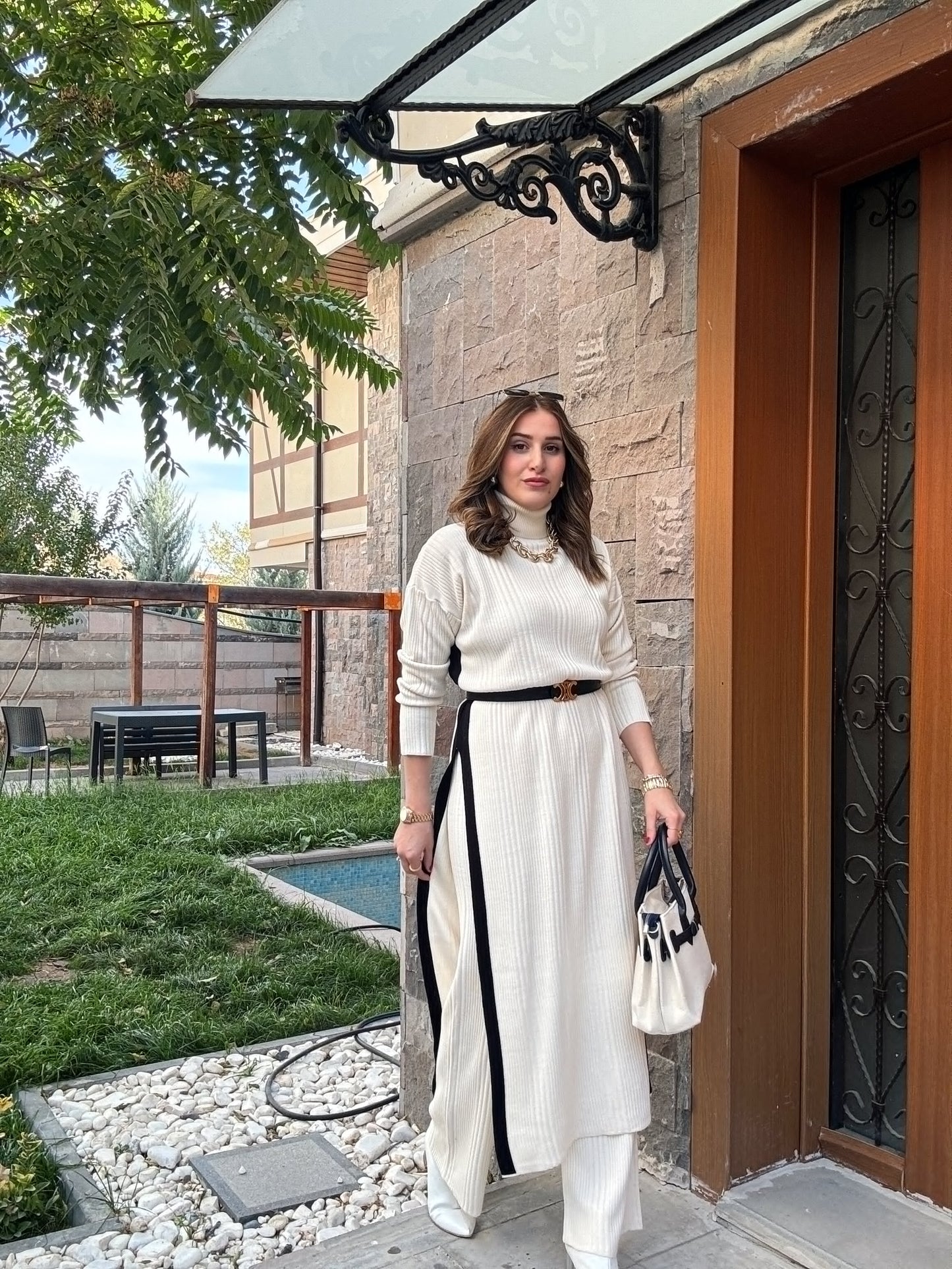 Yırtmaçlı Yan Şeritli Tasarım Model Takım LATTE