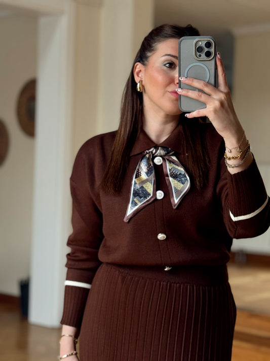 Fular detay aksesuarlı triko takım Kahve