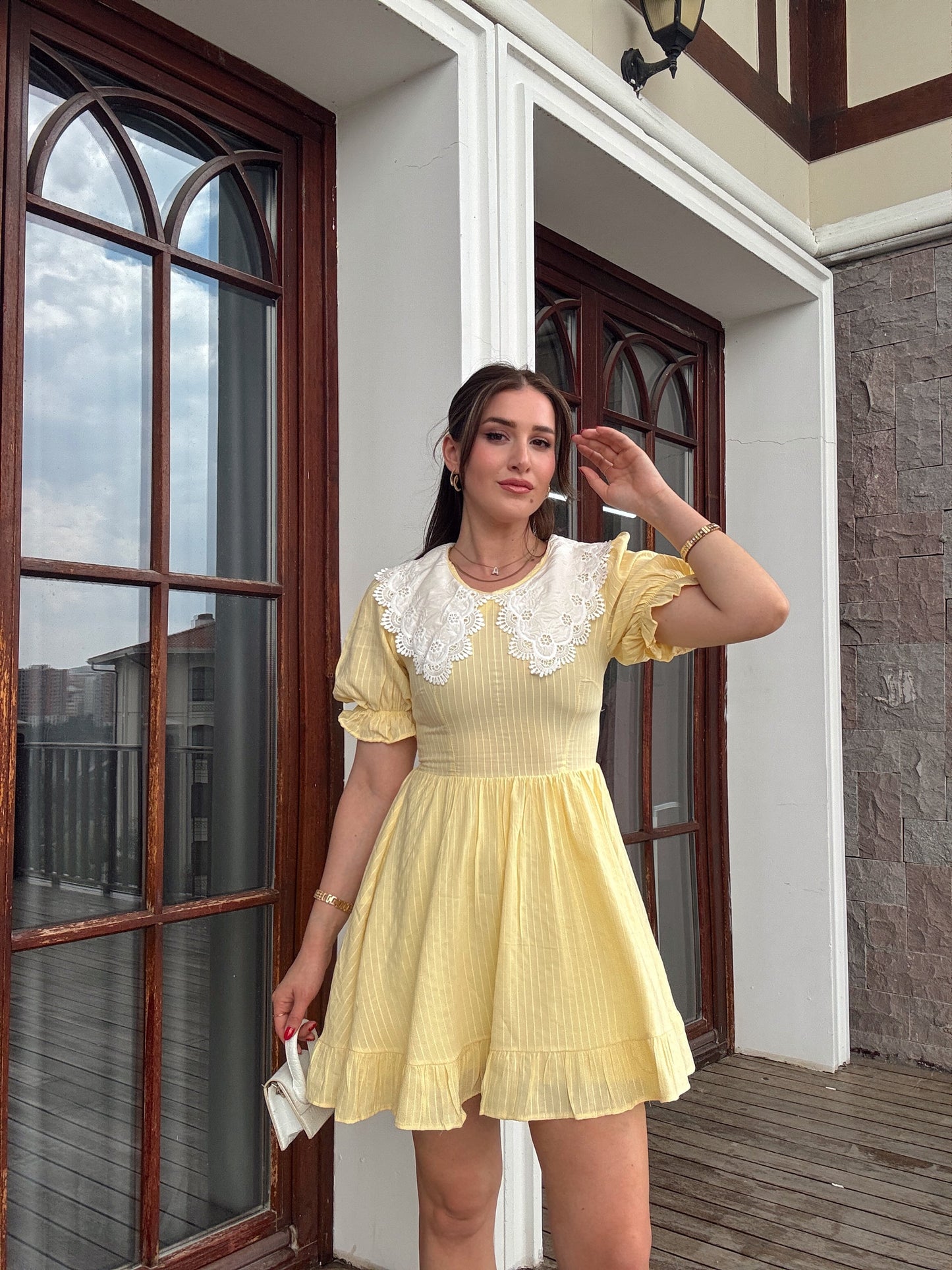 Güpür yaka detaylı keten elbise SARI