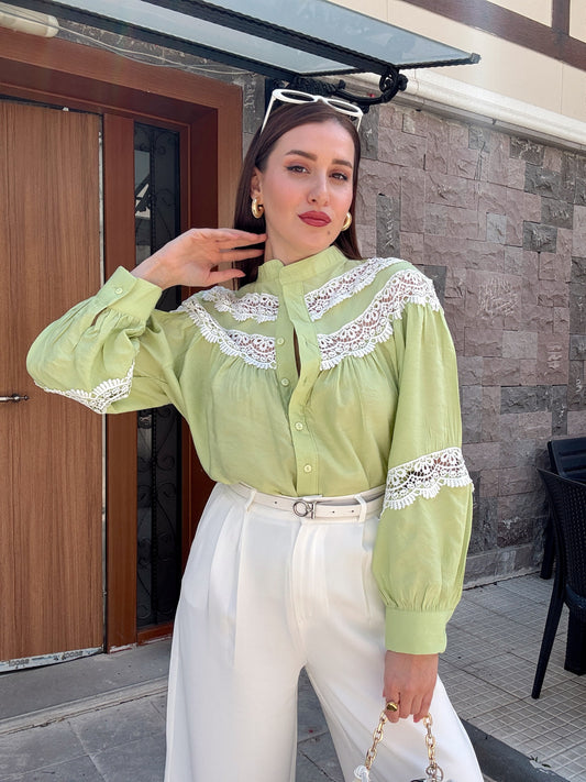 Güpür işlemeli hakim yaka gömlek -FISTIK YEŞİLİ
