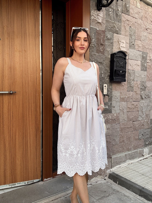 Güpür işleme detaylı çizgili elbise BEJ