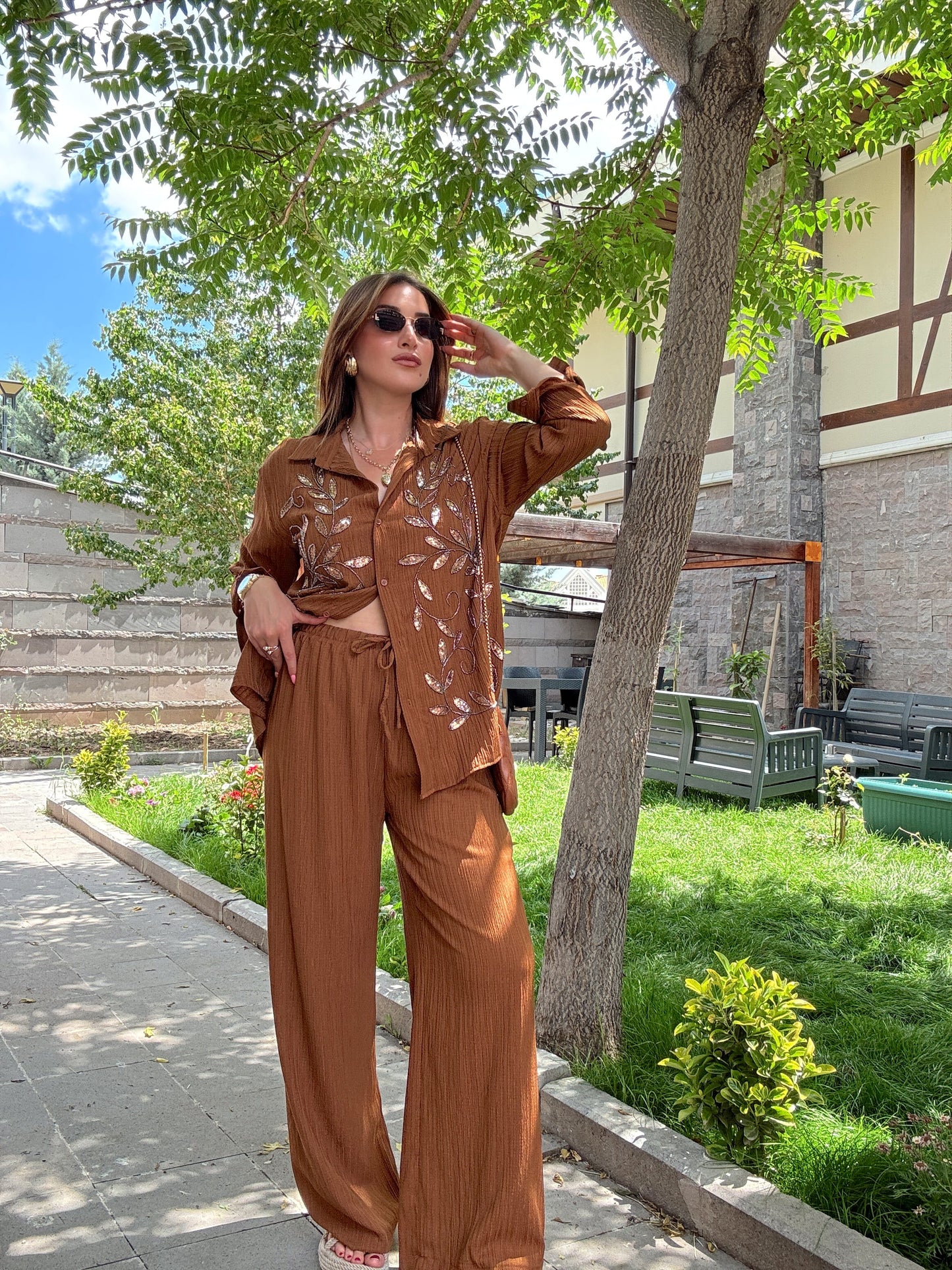 Pul İşlemeli Pantolonlu Takım Kahve