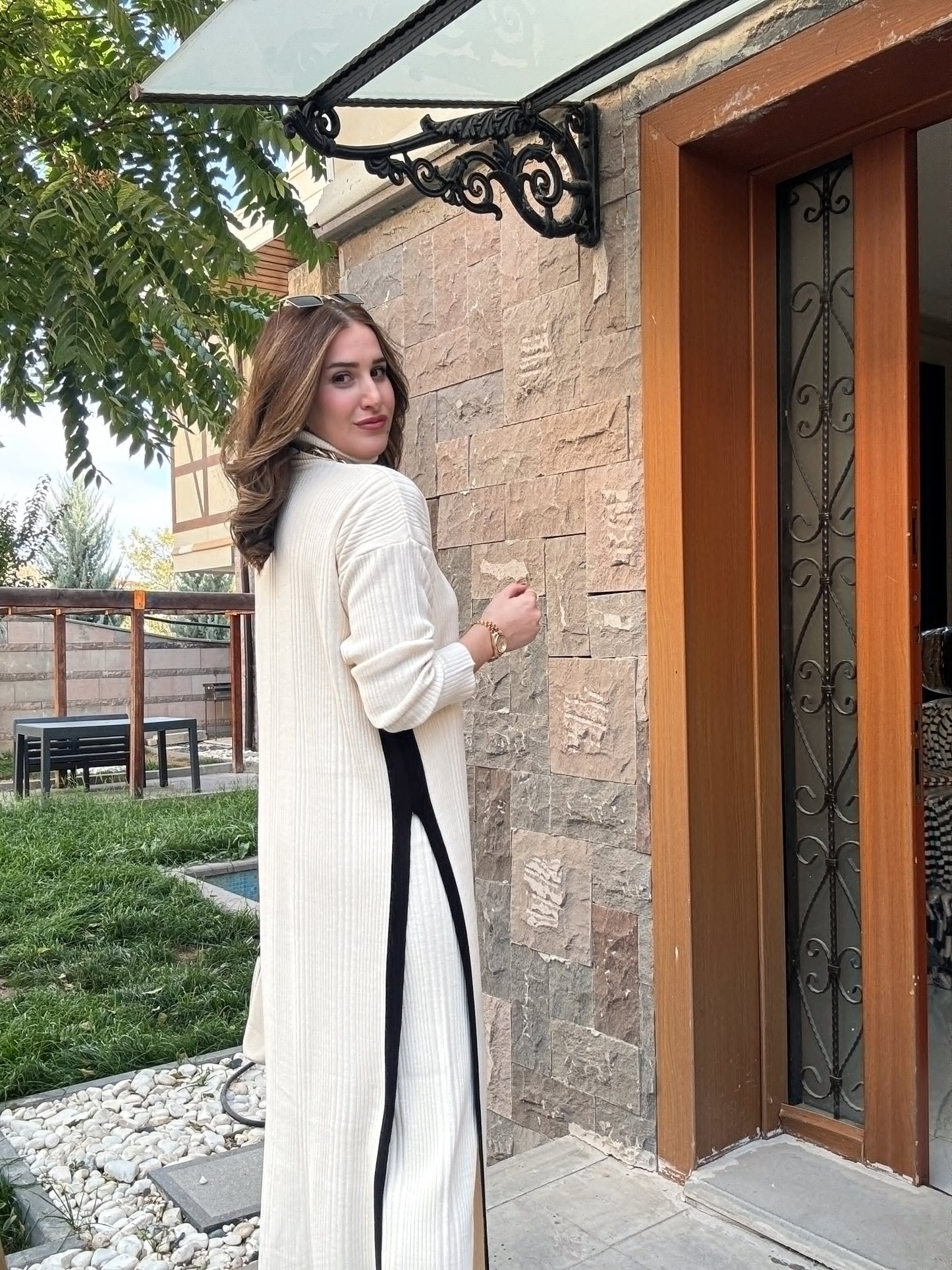 Yırtmaçlı Yan Şeritli Tasarım Model Takım LATTE