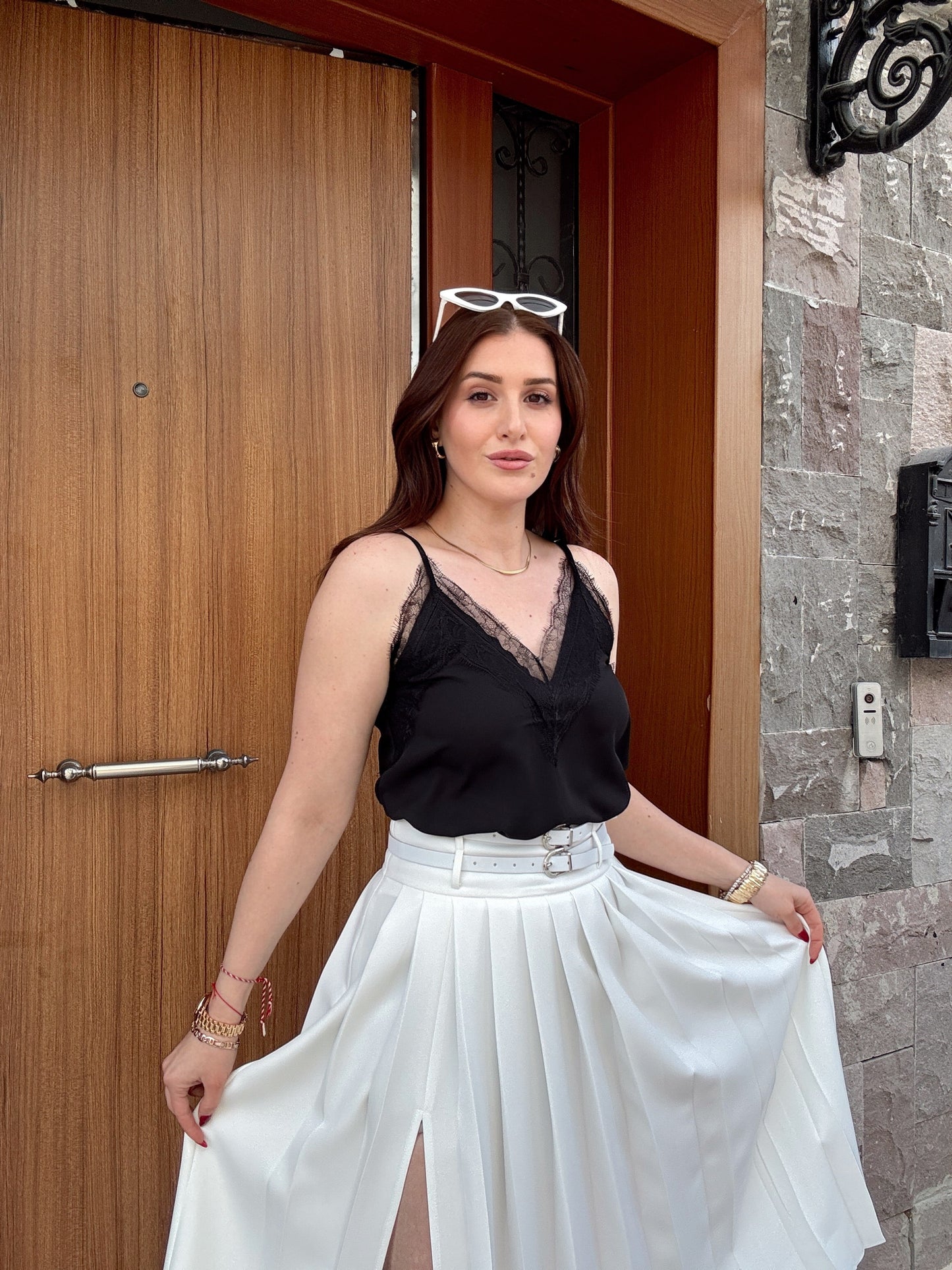 Dantelli ayarlanabilir askı detaylı askılı bluz SİYAH