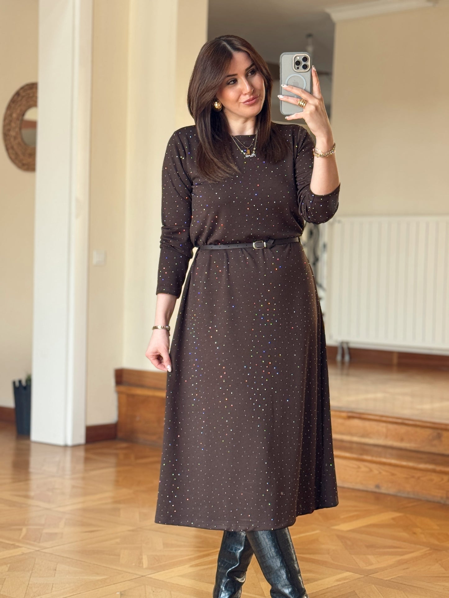 Kemerli Oys Taşlı Elbise-KAHVERENGİ