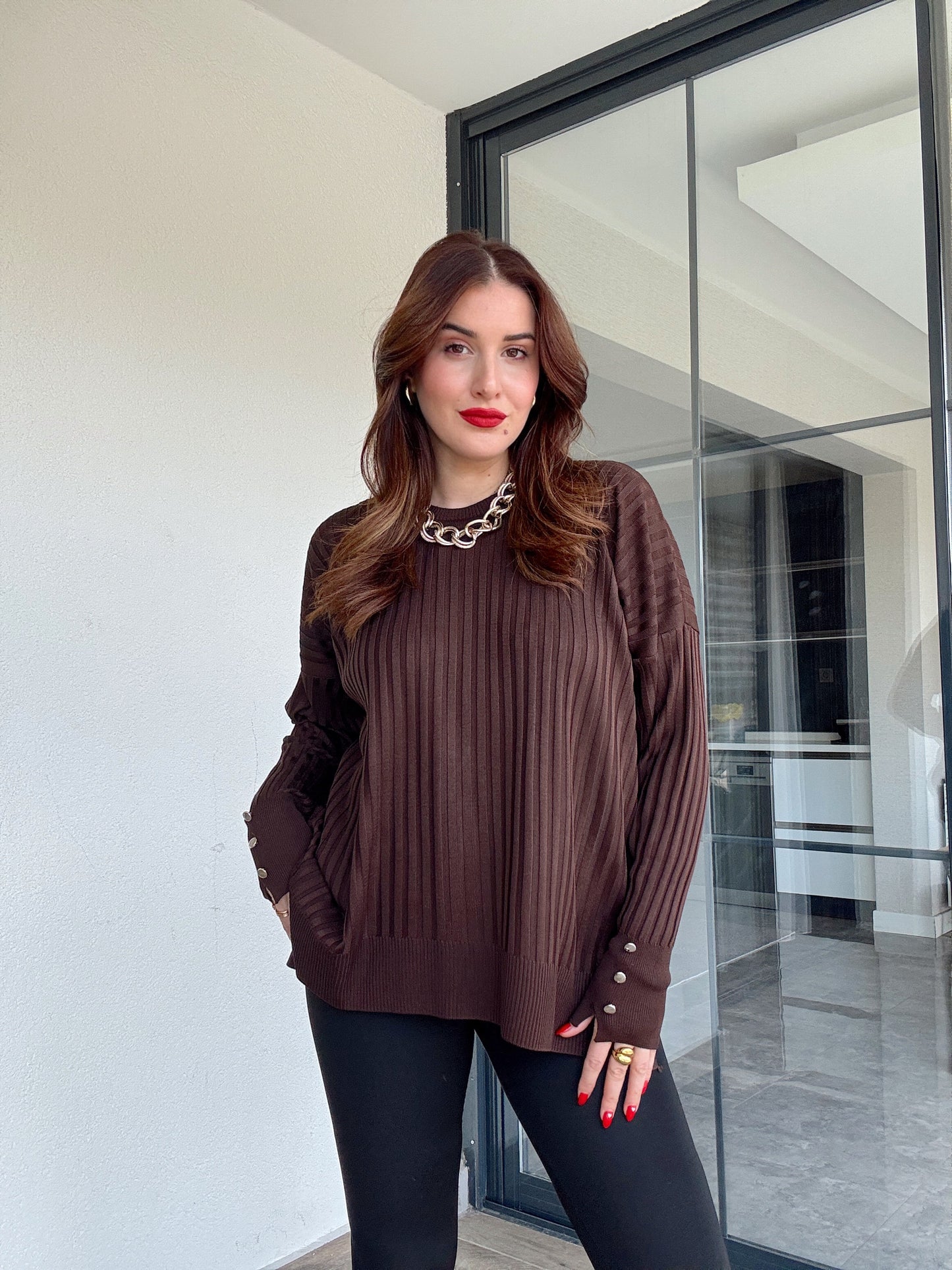 Oversize kesim kol düğmeli kazak KAHVERENGİ
