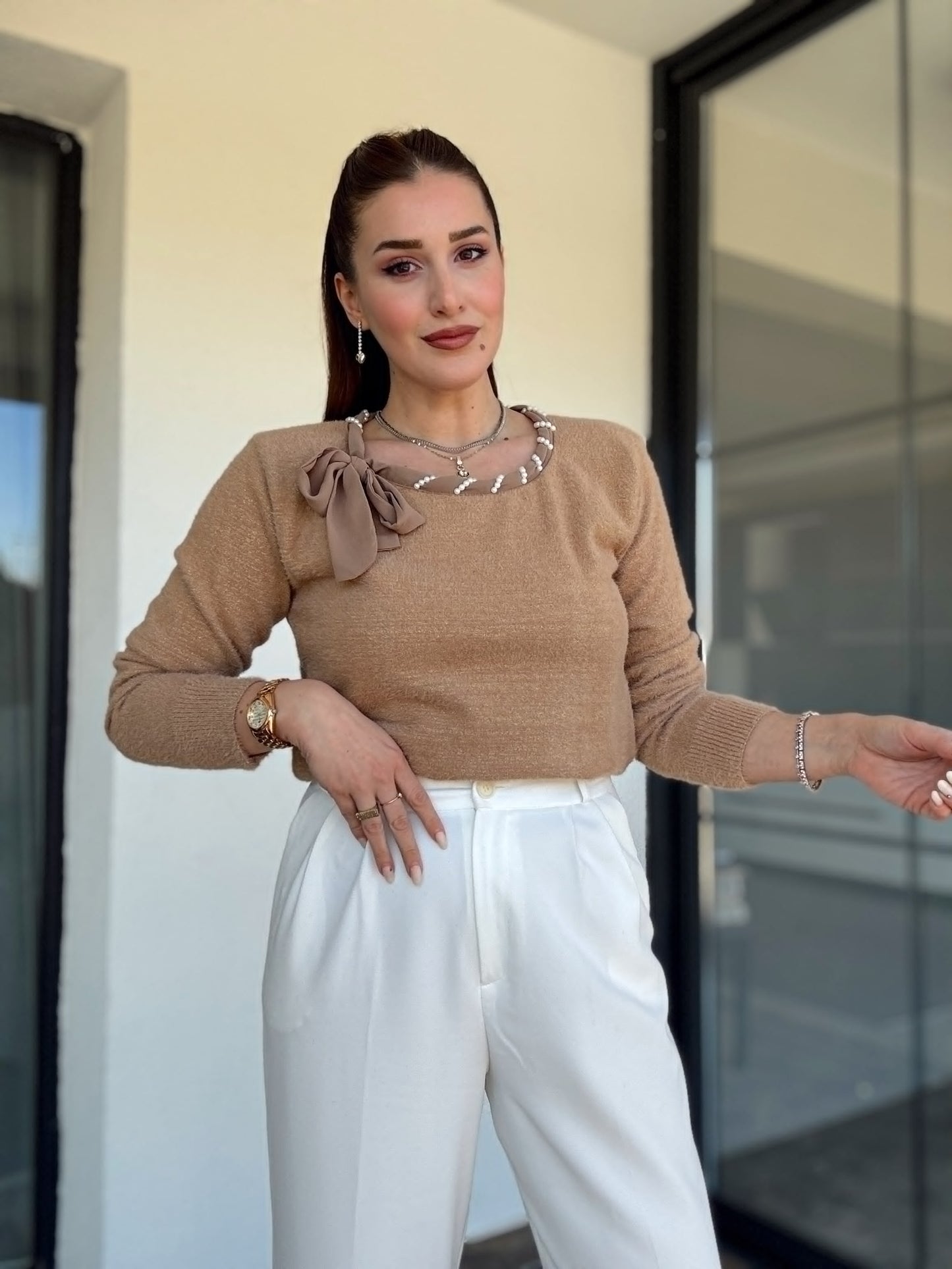 Yaka inci detaylı SİMLİ kazak CAMEL