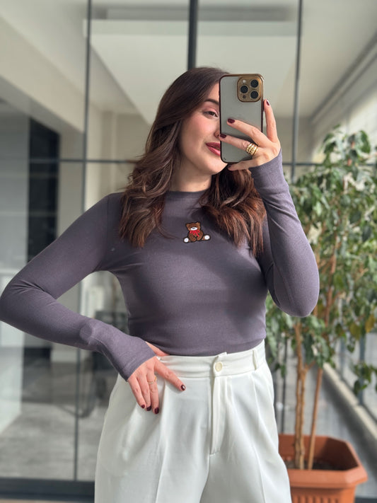 Bisiklet Yaka Ayıcık Nakışlı Bluz - ANTRASİT