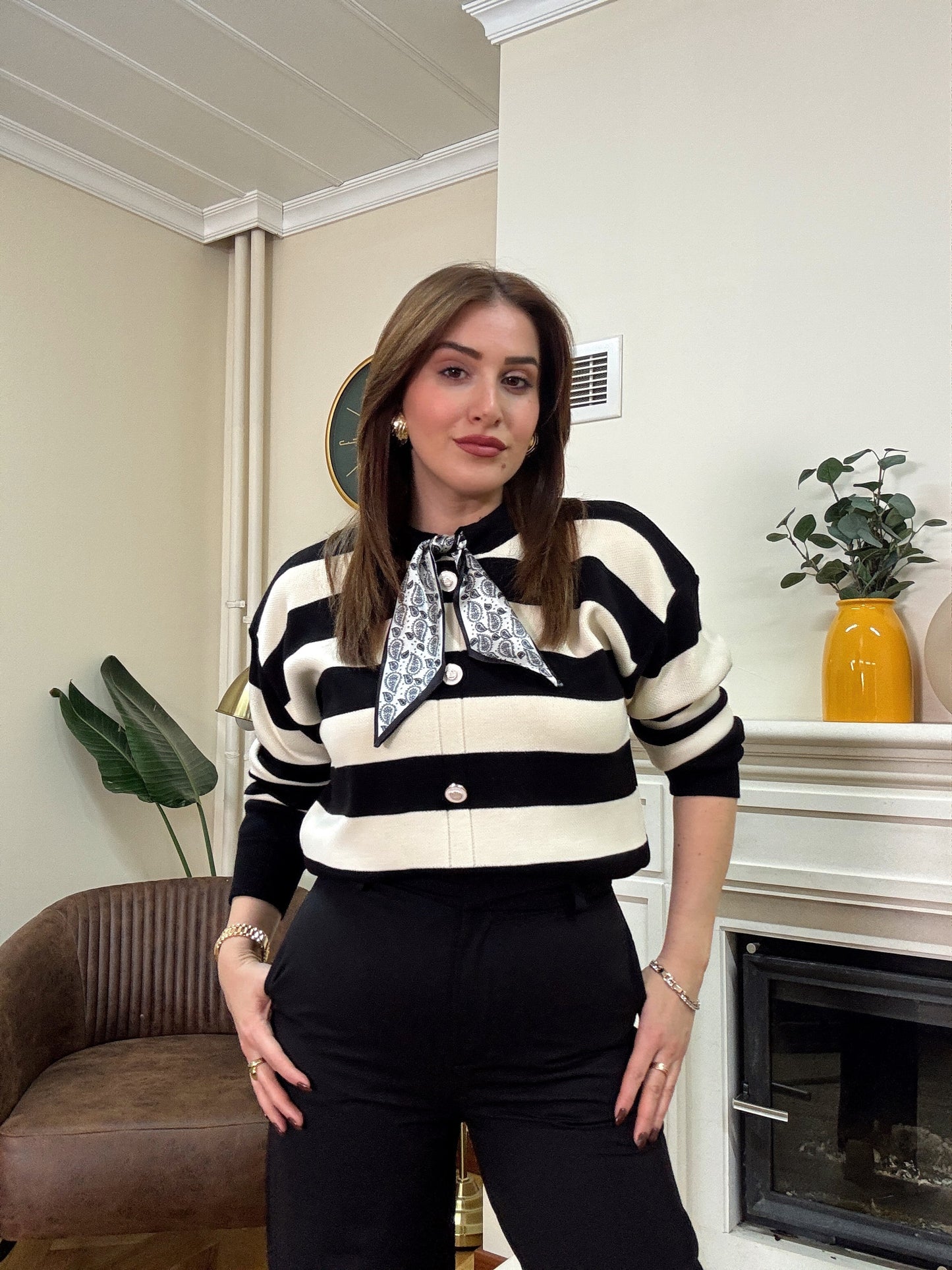 Düğmeli fularlı kazak-SİYAH